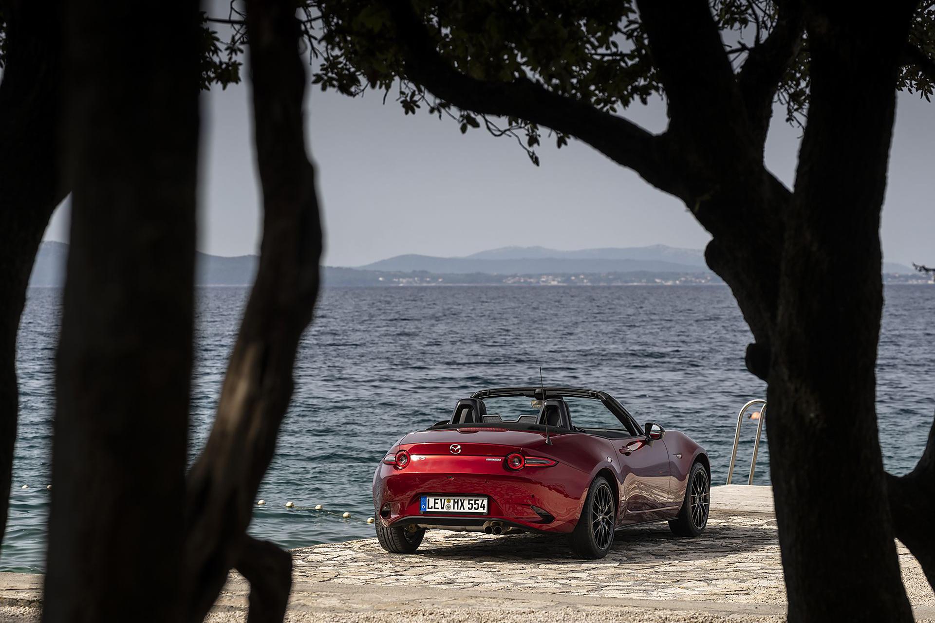 Discover Mazda Mazda MX5 Exterior Interior Images.Find all aspects and details of cars.