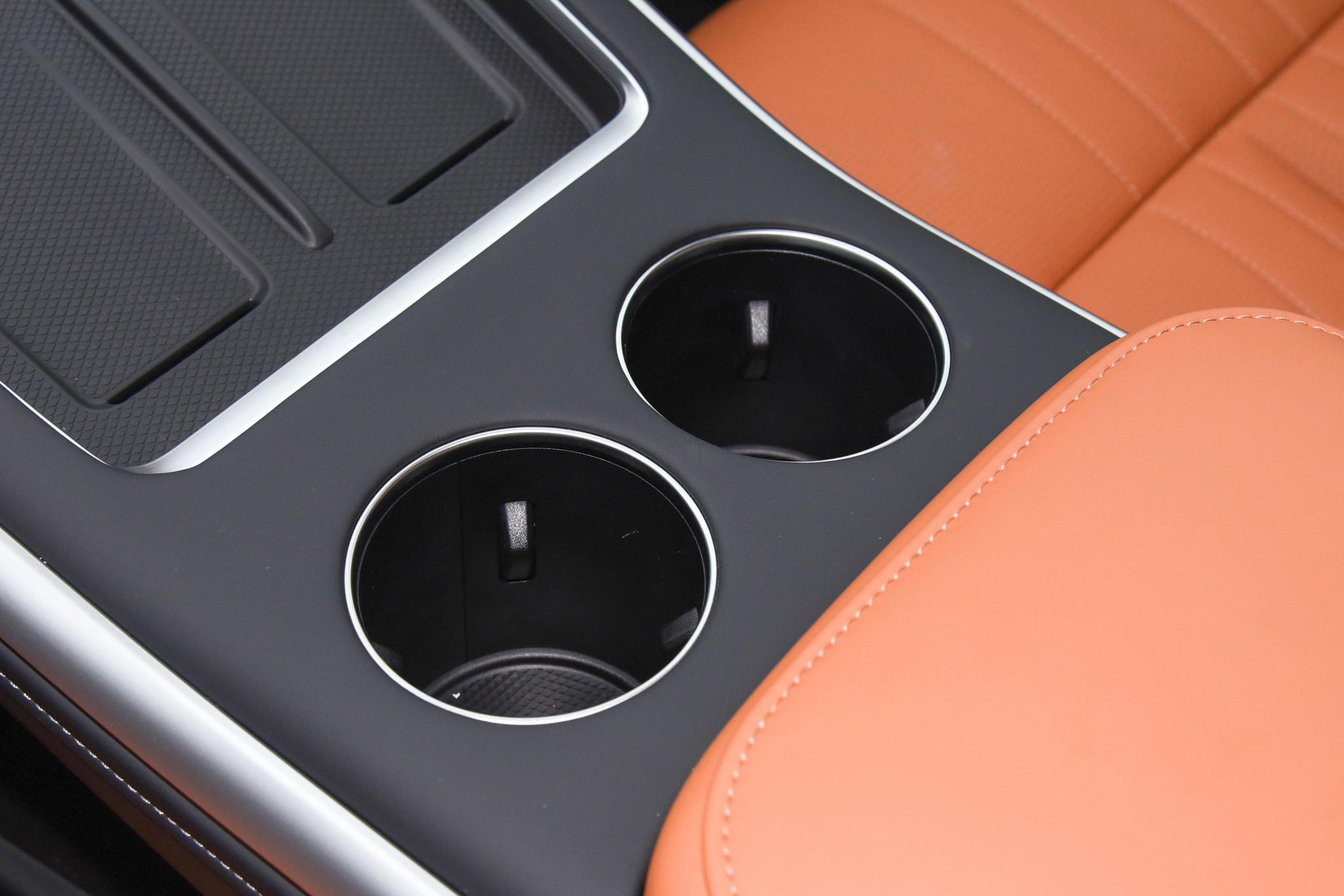 Discover Xpeng Motors Xpeng G9 Exterior Interior Images.Find all aspects and details of cars.