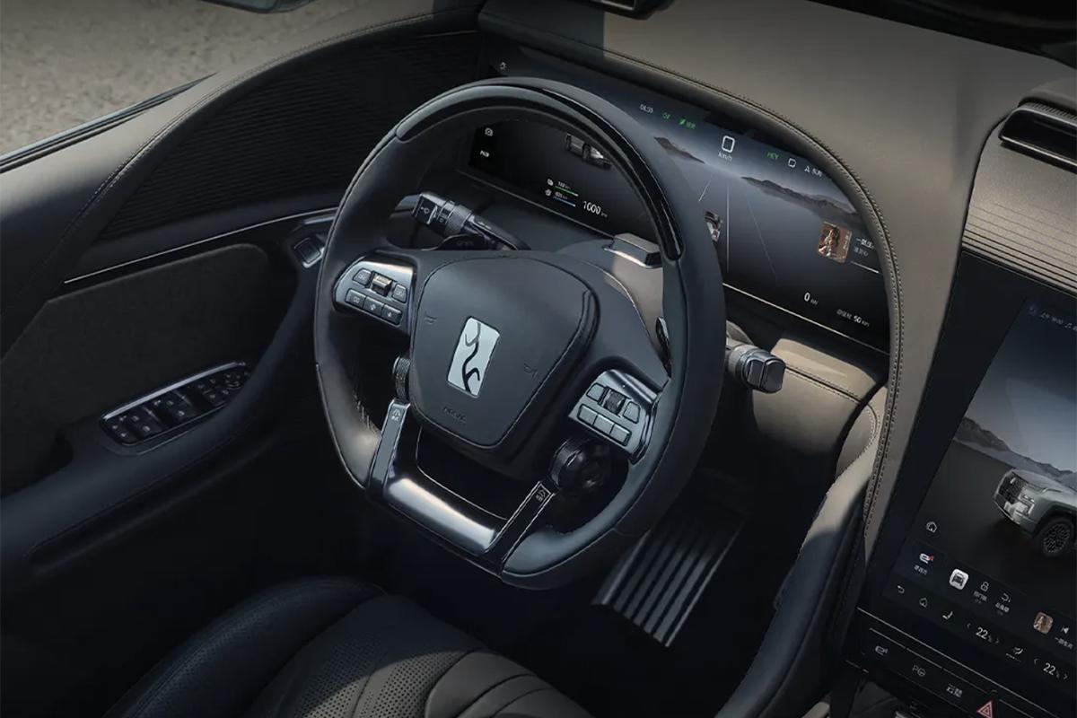 Discover Yangwang Yangwang U8 Exterior Interior Images.Find all aspects and details of cars.