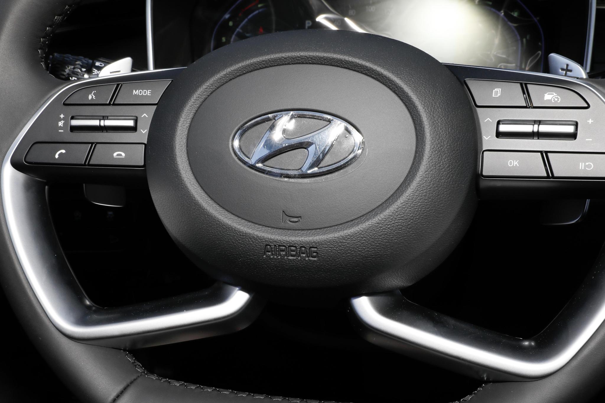 Discover Hyundai Hyundai Tucson Exterior Interior Images.Find all aspects and details of cars.