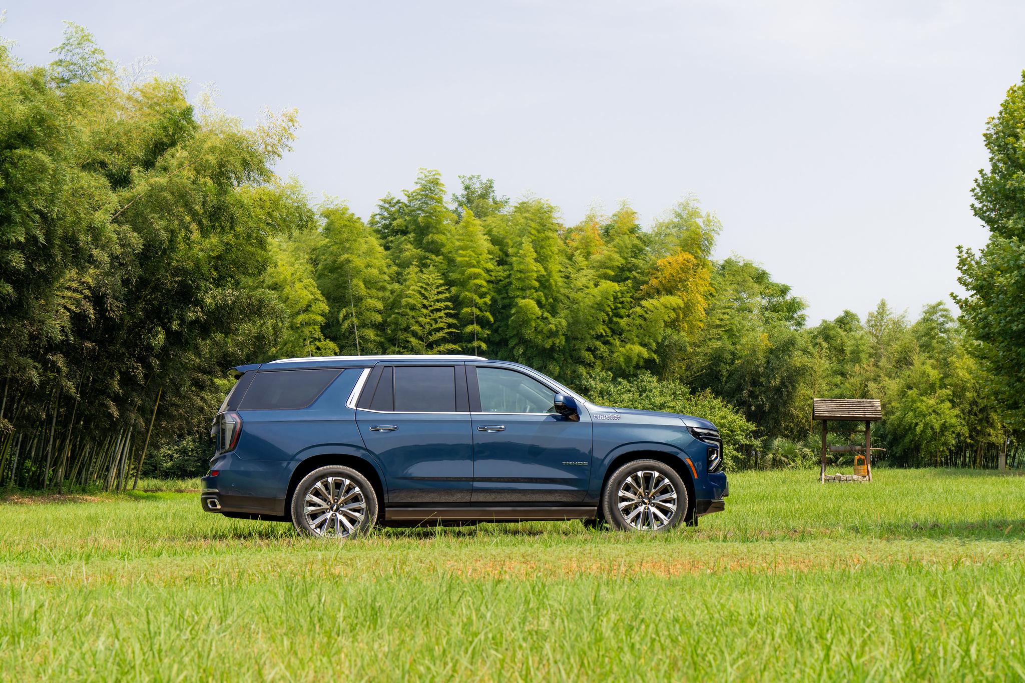 the 17th official image of Chevrolet Tahoe.