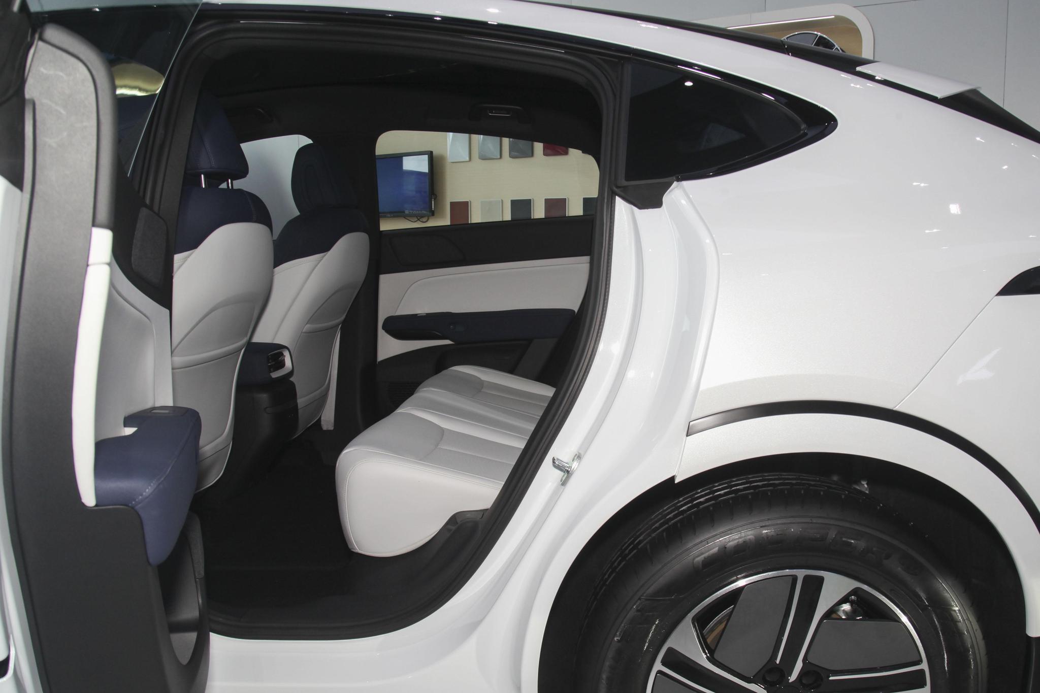 Discover Xpeng Motors XPeng G6 Exterior Interior Images.Find all aspects and details of cars.