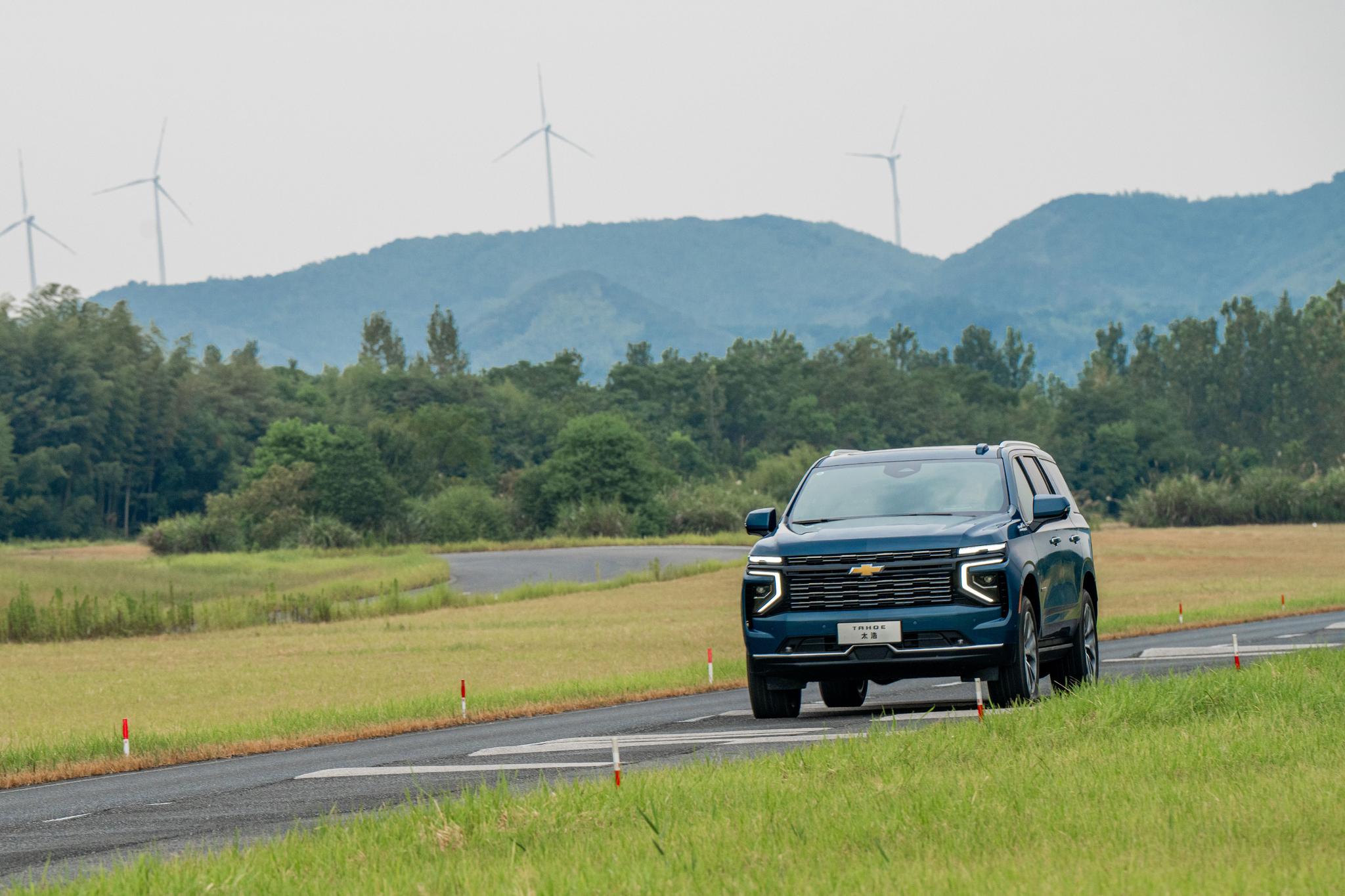 the 15th official image of Chevrolet Tahoe.