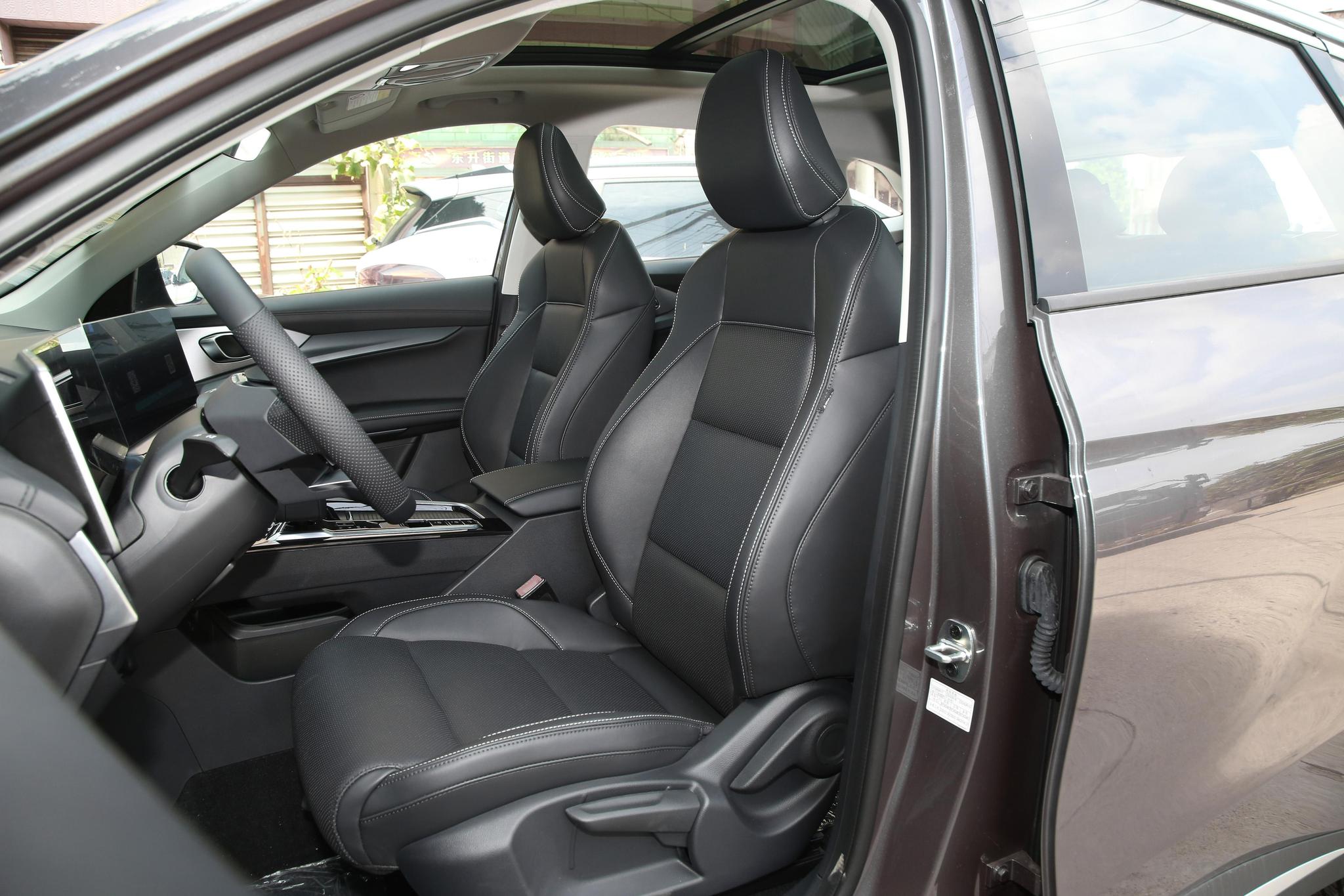 Discover MG MG One Exterior Interior Images.Find all aspects and details of cars.