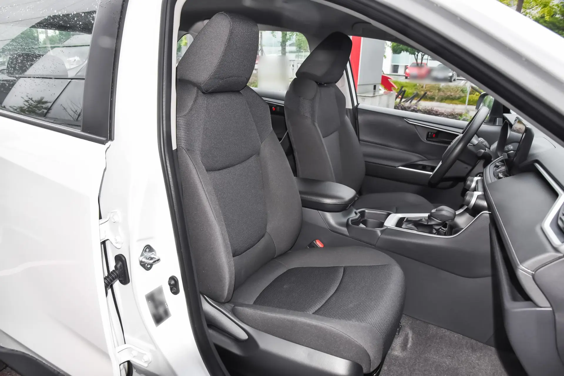 Discover Toyota Toyota RAV4 Exterior Interior Images.Find all aspects and details of cars.