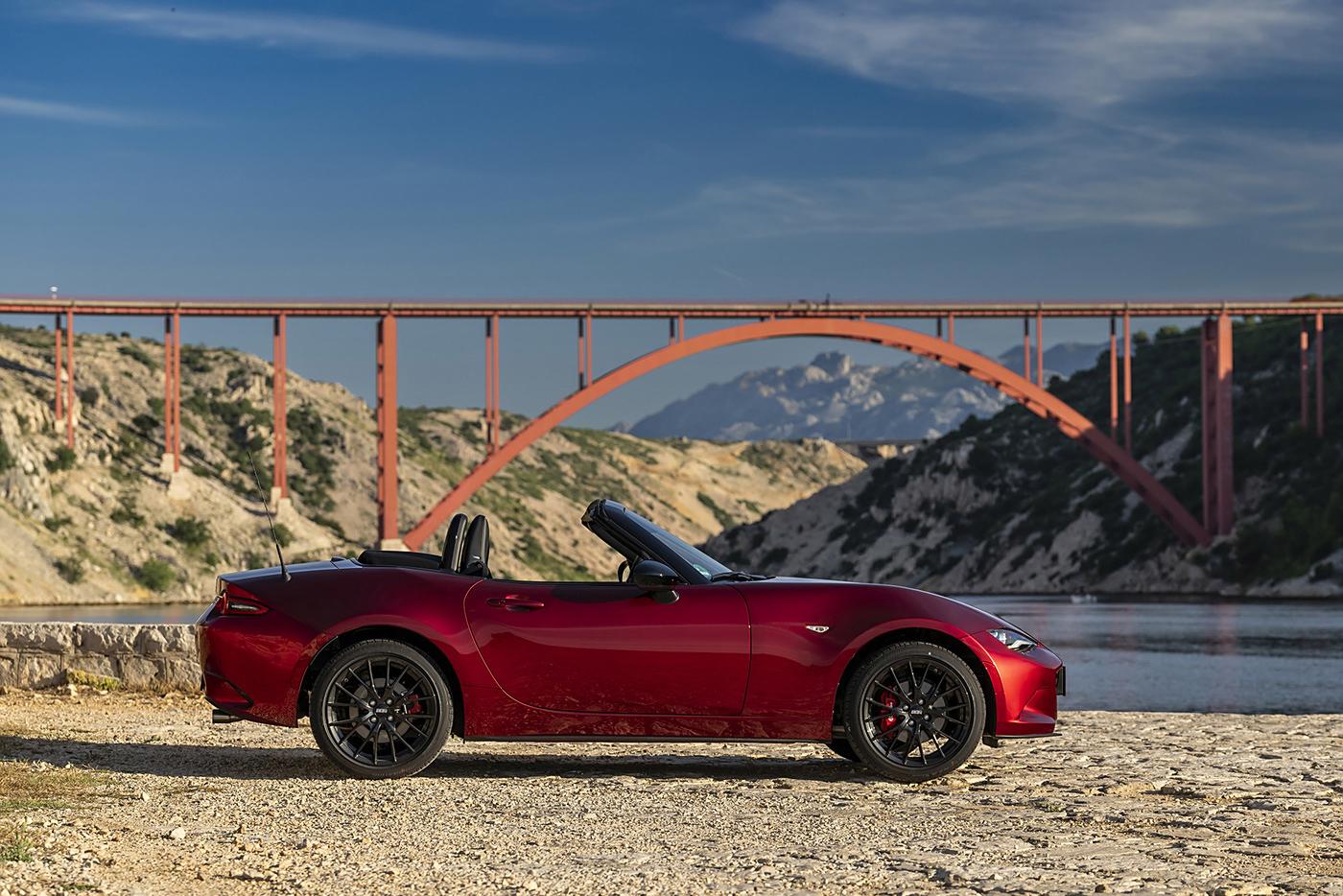 Discover Mazda Mazda MX5 Exterior Interior Images.Find all aspects and details of cars.