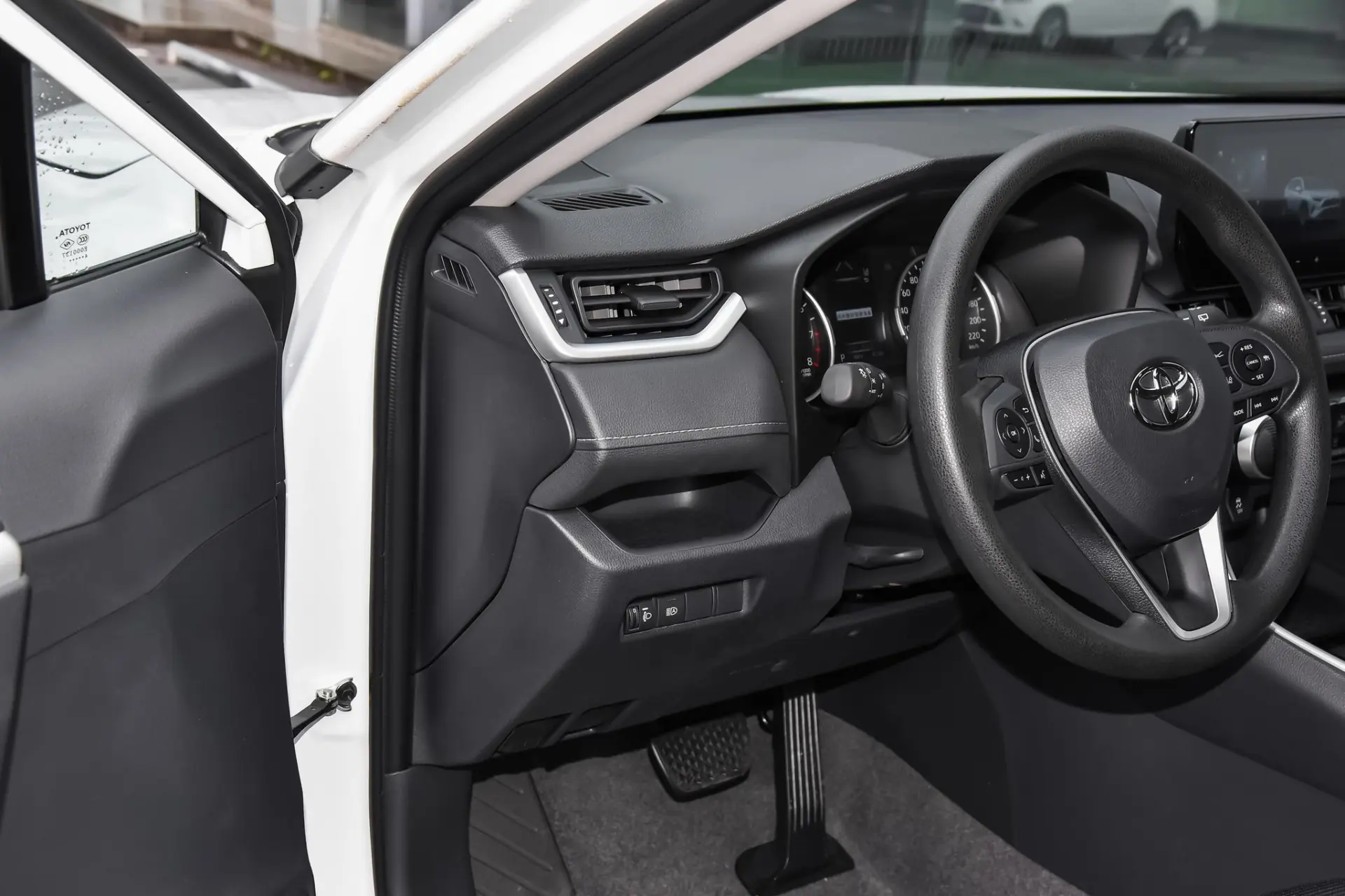 Discover Toyota Toyota RAV4 Exterior Interior Images.Find all aspects and details of cars.