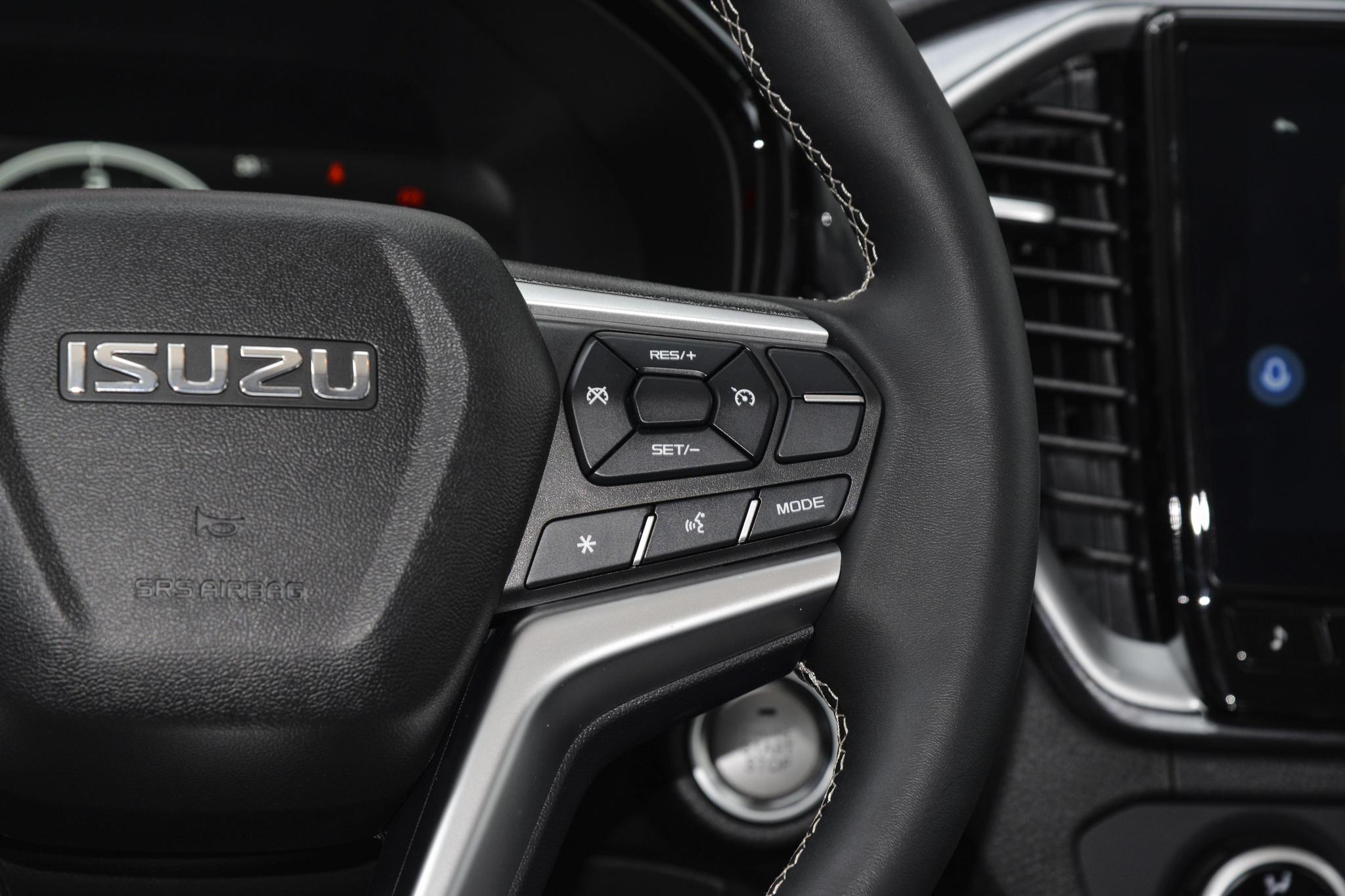 Discover Isuzu  Isuzu DMax Exterior Interior Images.Find all aspects and details of cars.