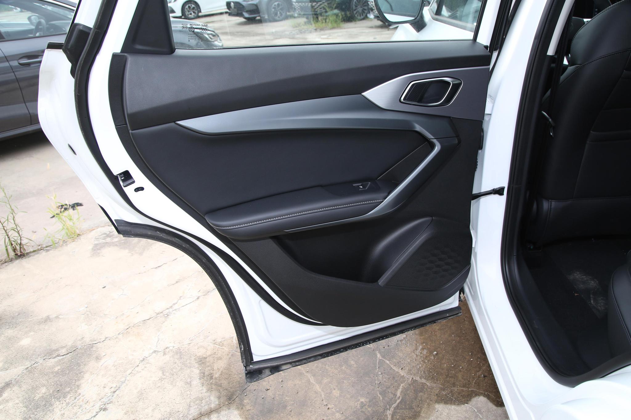 Discover MG MG One Exterior Interior Images.Find all aspects and details of cars.