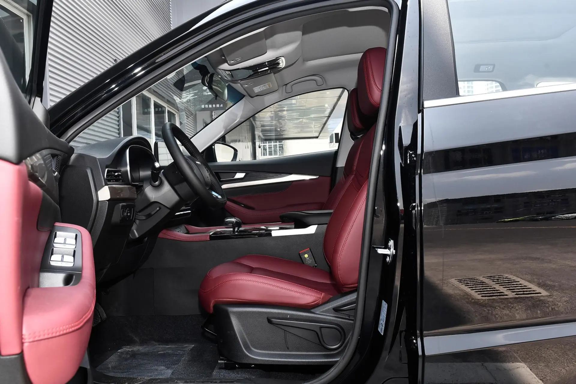 Discover JETOUR Jetour X70 Exterior Interior Images.Find all aspects and details of cars.