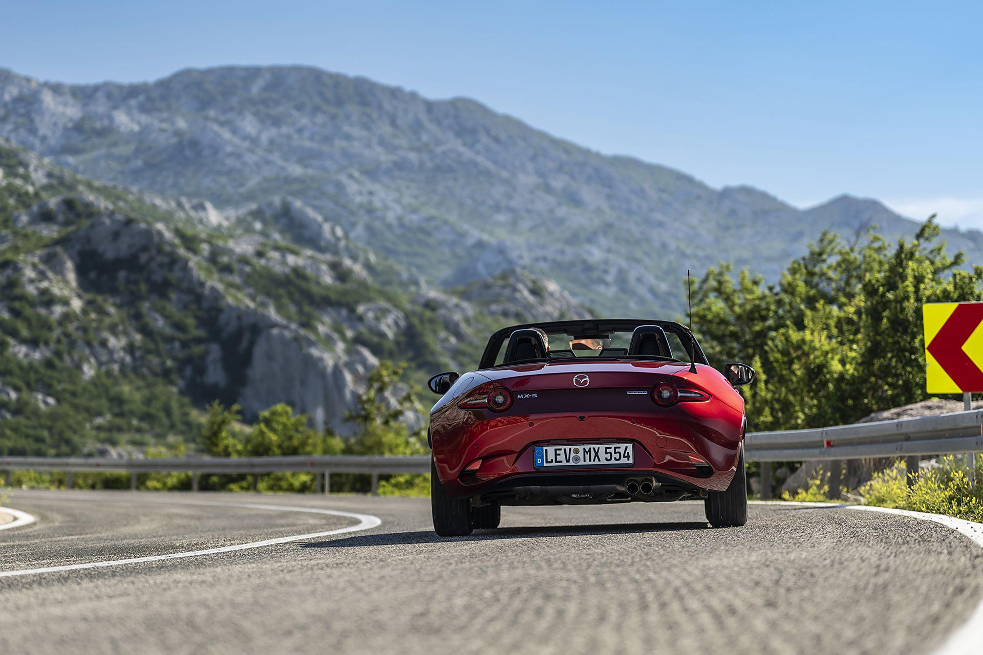 Discover Mazda Mazda MX5 Exterior Interior Images.Find all aspects and details of cars.