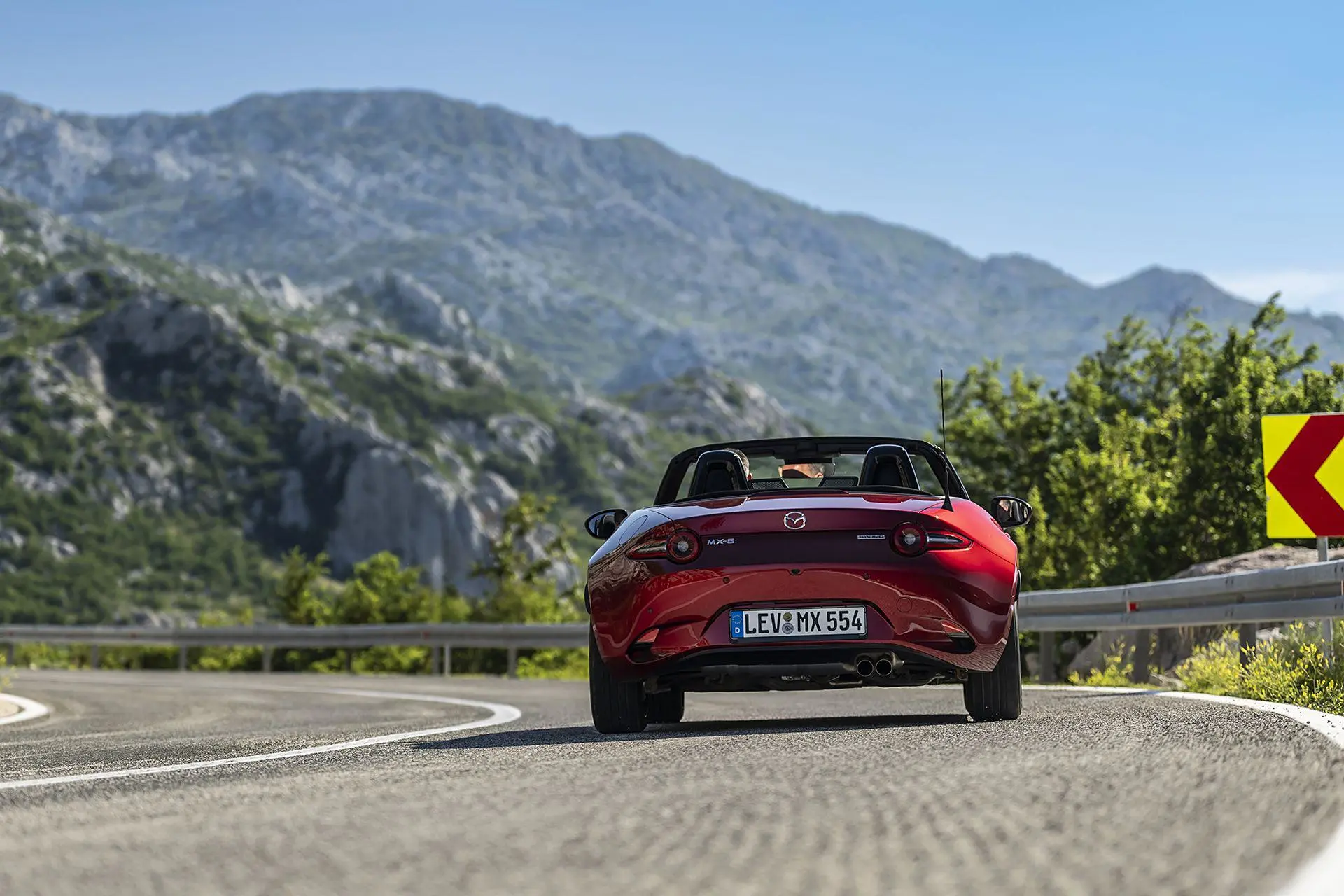 Discover Mazda Mazda MX5 Exterior Interior Images.Find all aspects and details of cars.