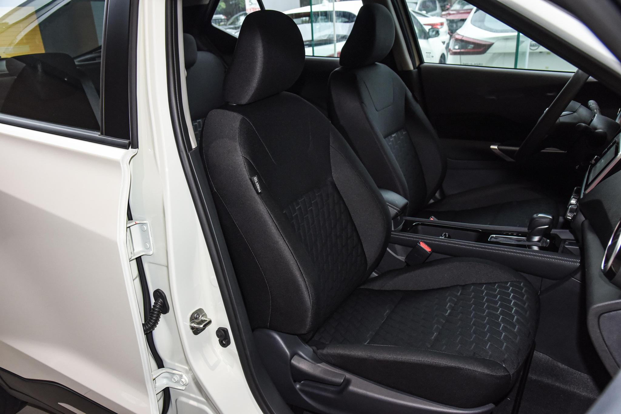 Discover Nissan Nissan Kicks Exterior Interior Images.Find all aspects and details of cars.