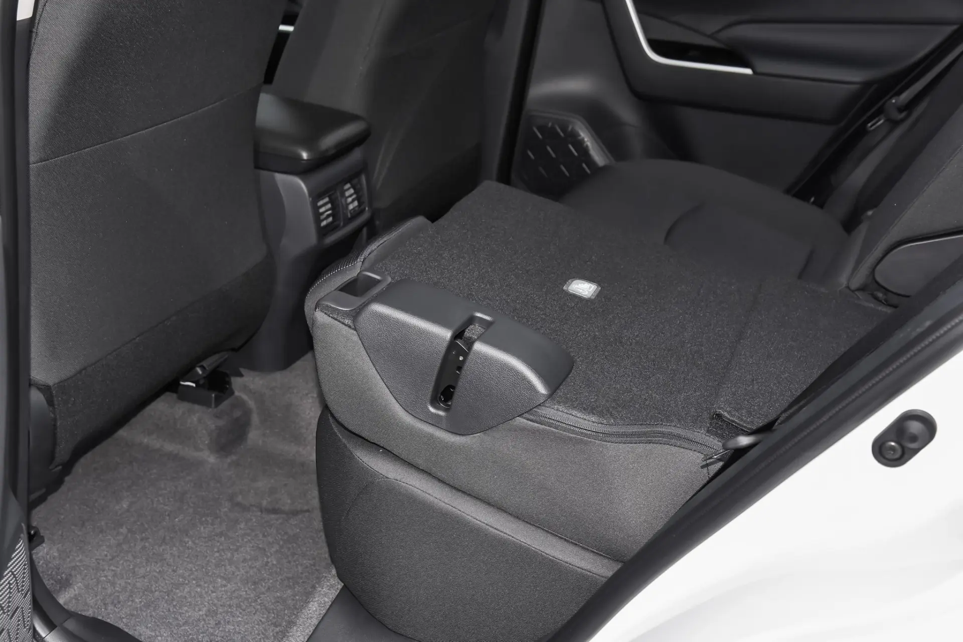 Discover Toyota Toyota RAV4 Exterior Interior Images.Find all aspects and details of cars.