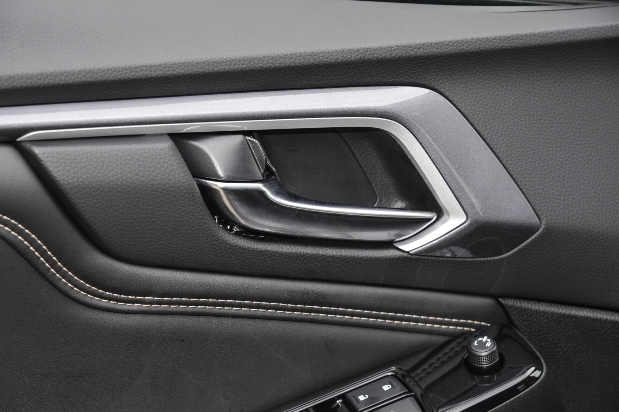 Discover Isuzu  Isuzu DMax Exterior Interior Images.Find all aspects and details of cars.