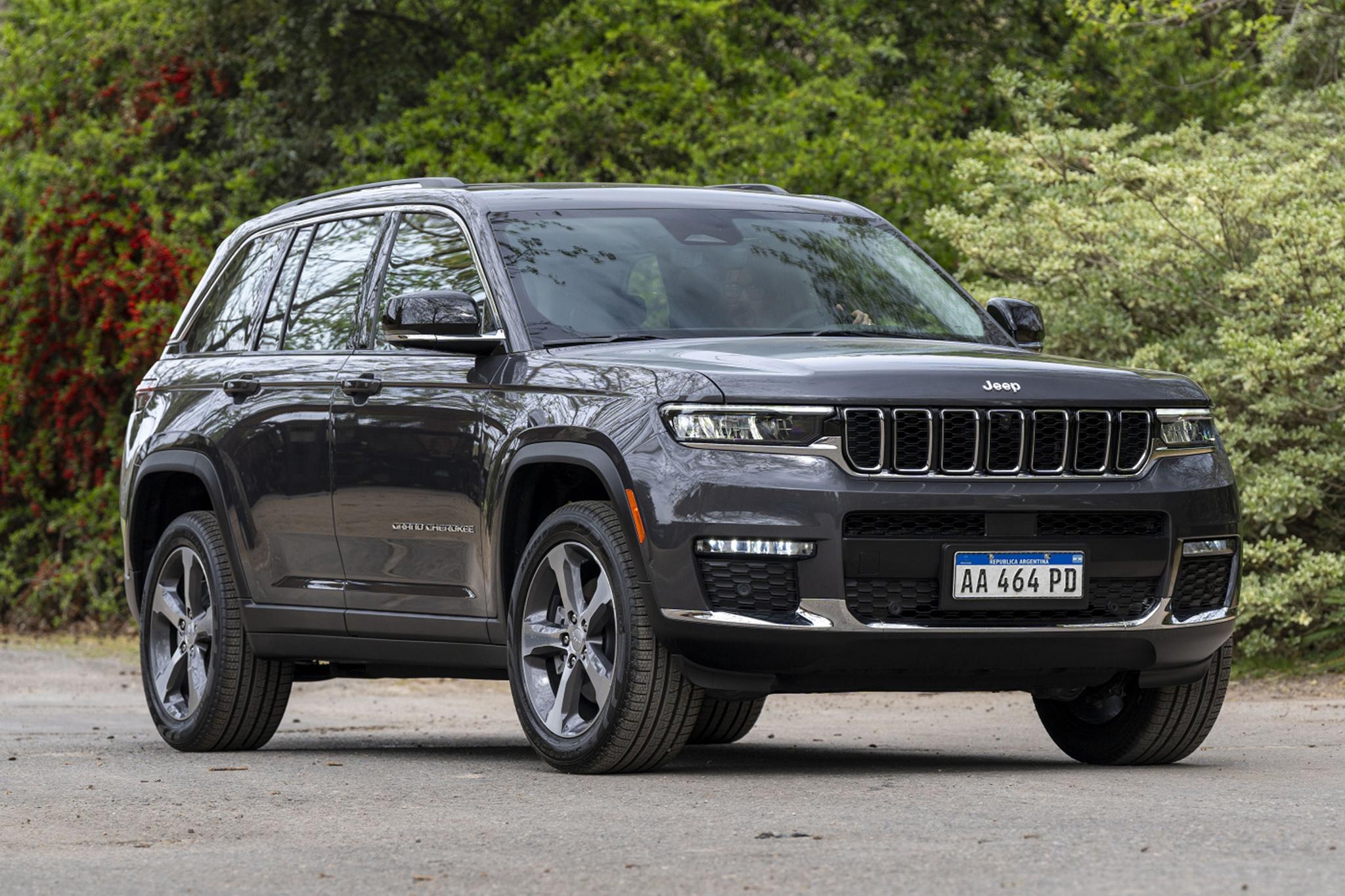 Discover Jeep Jeep Grand Cherokee Exterior Interior Images.Find all aspects and details of cars.