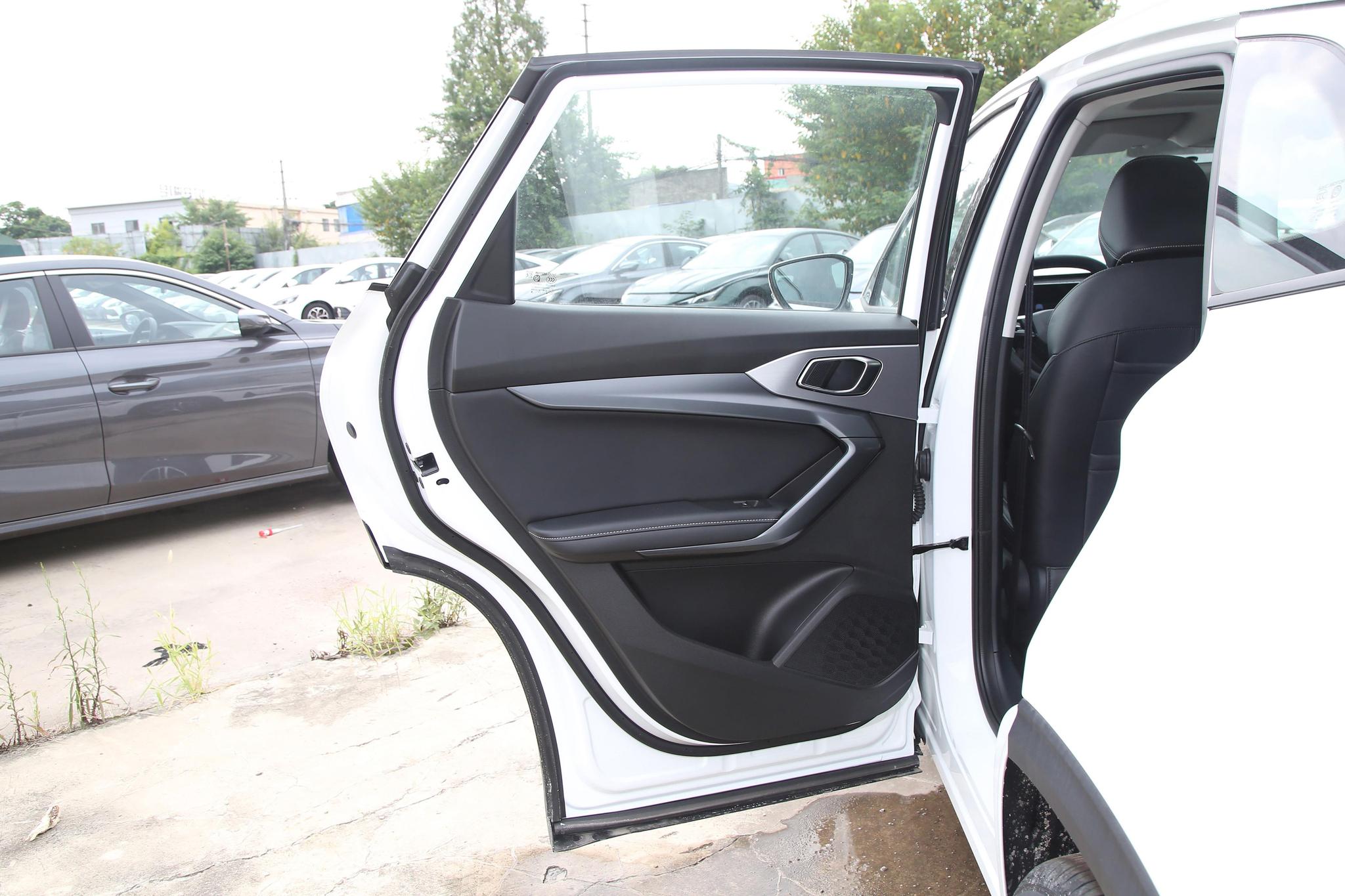 Discover MG MG One Exterior Interior Images.Find all aspects and details of cars.