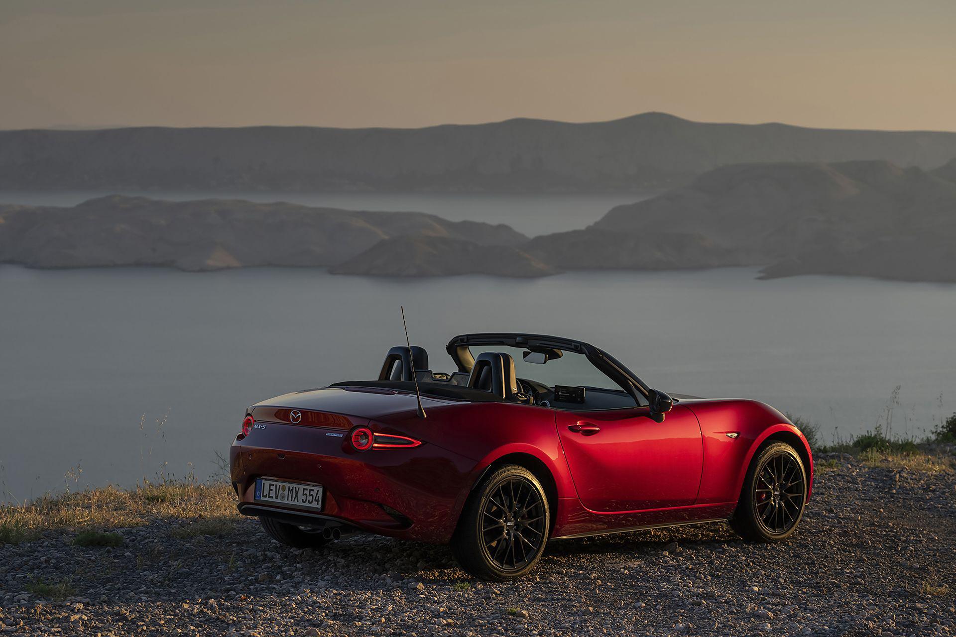 Discover Mazda Mazda MX5 Exterior Interior Images.Find all aspects and details of cars.