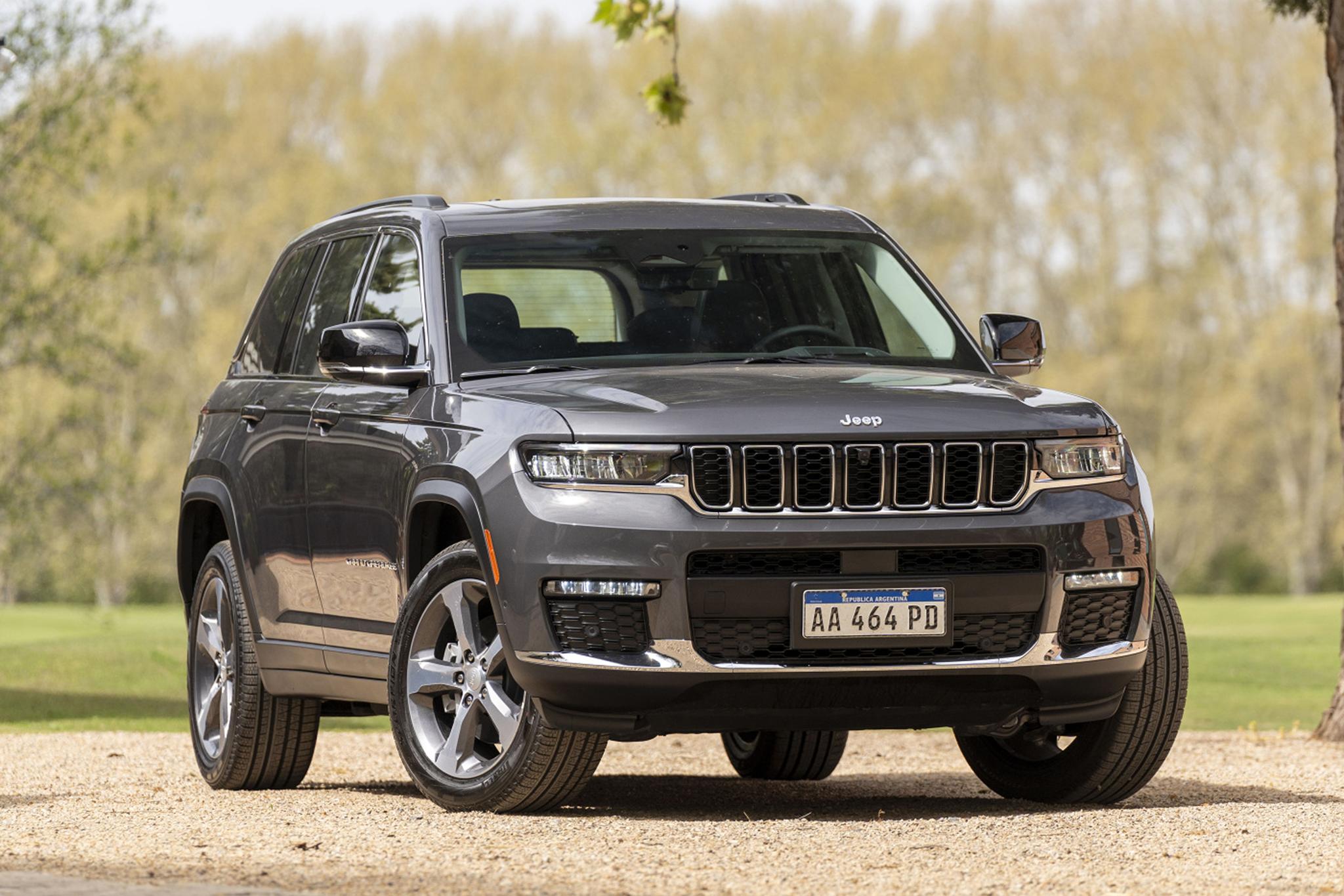 Discover Jeep Jeep Grand Cherokee Exterior Interior Images.Find all aspects and details of cars.