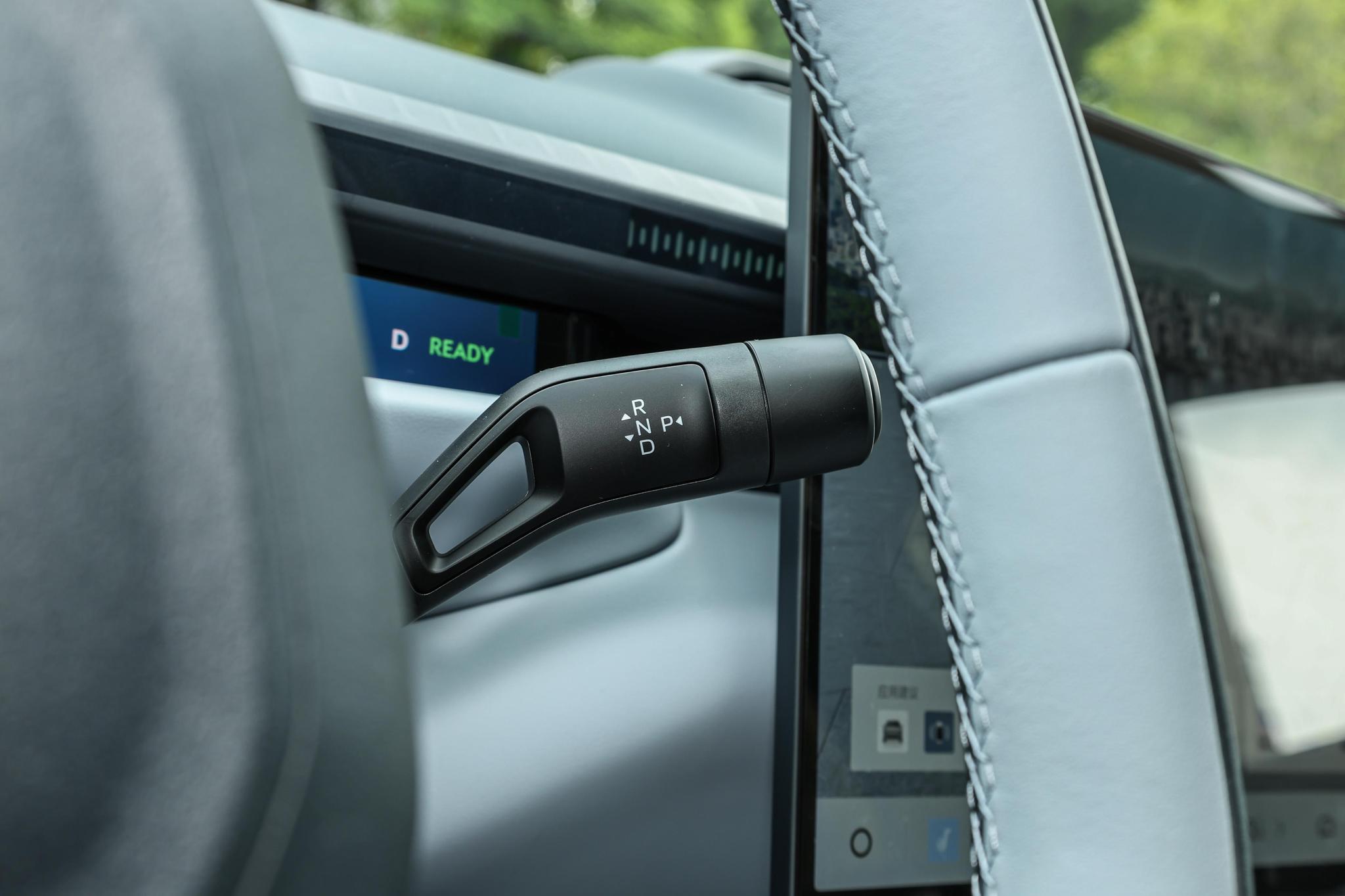 Discover LYNK&CO Lynk & Co Z10 Exterior Interior Images.Find all aspects and details of cars.