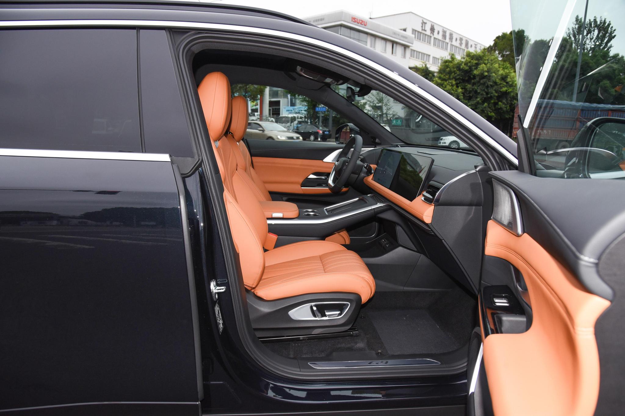 Discover Xpeng Motors Xpeng G9 Exterior Interior Images.Find all aspects and details of cars.