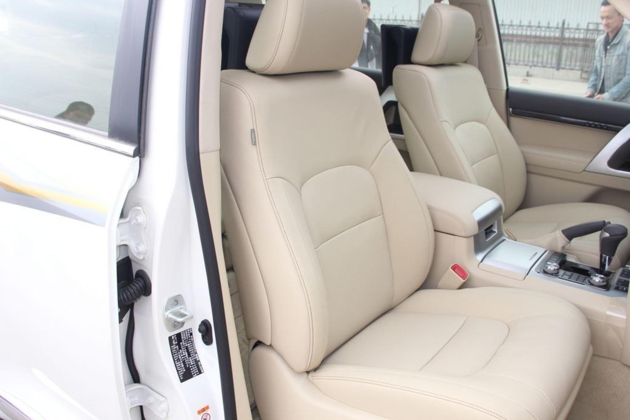 Discover Toyota Toyota Land Cruiser Exterior Interior Images.Find all aspects and details of cars.