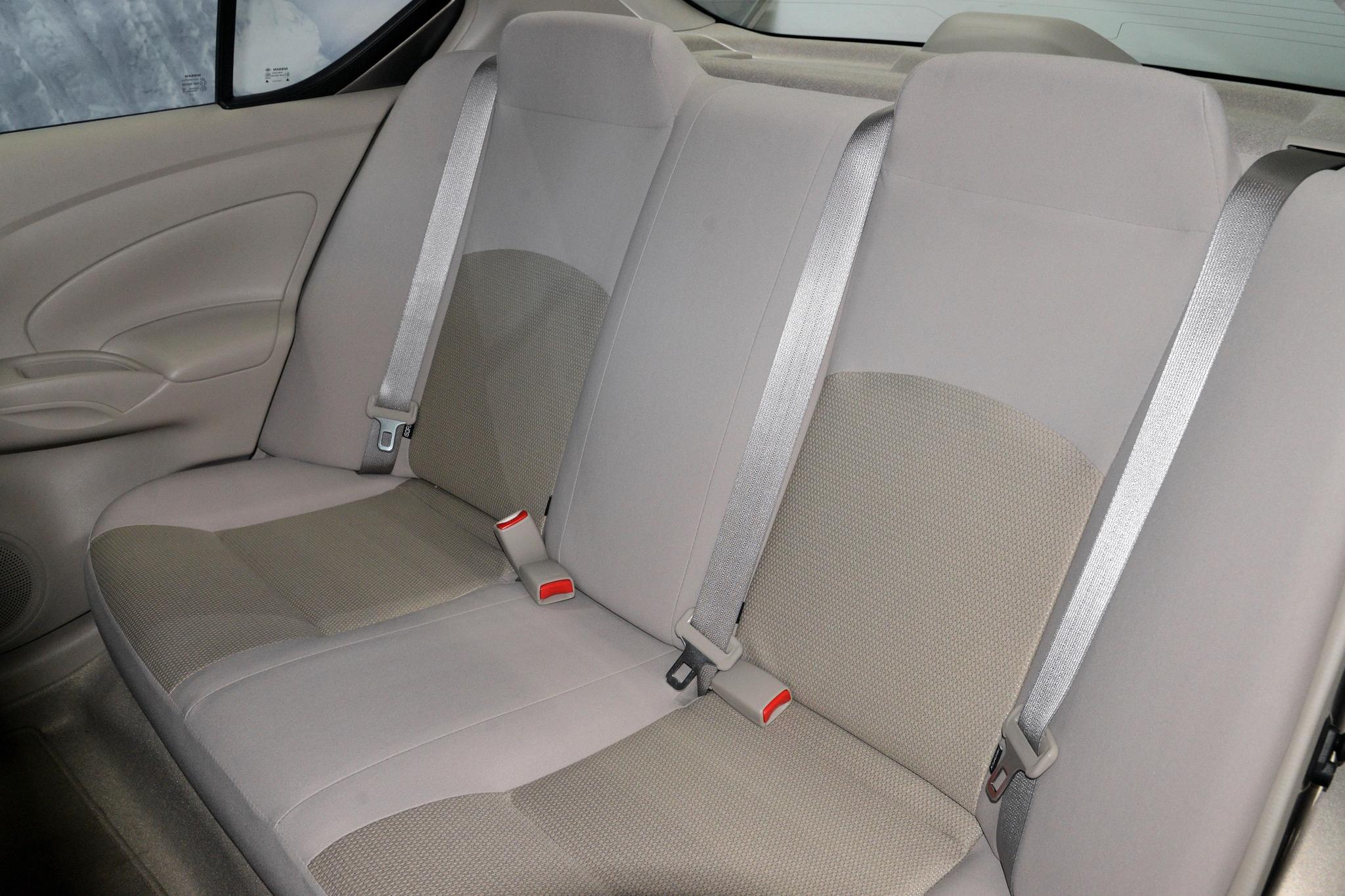 Discover Nissan Nissan Sunny Exterior Interior Images.Find all aspects and details of cars.