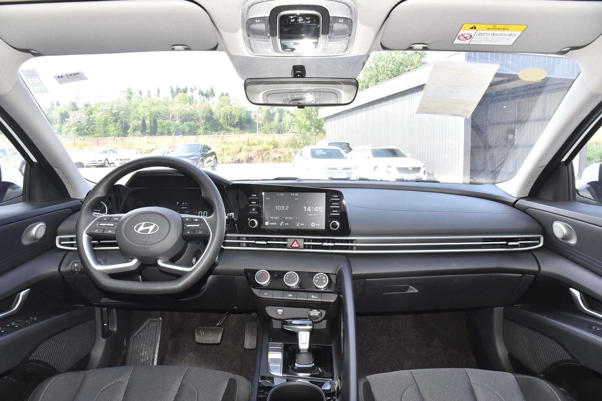 Discover Hyundai Hyundai Elantra Exterior Interior Images.Find all aspects and details of cars.