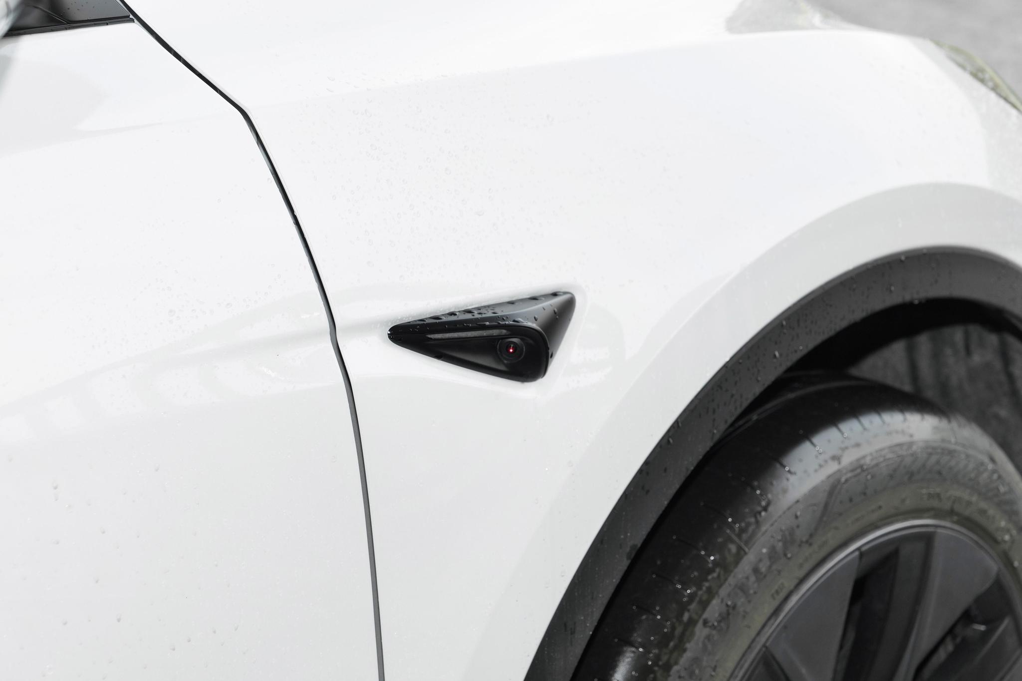 the 14th exterior image of Tesla Model Y.