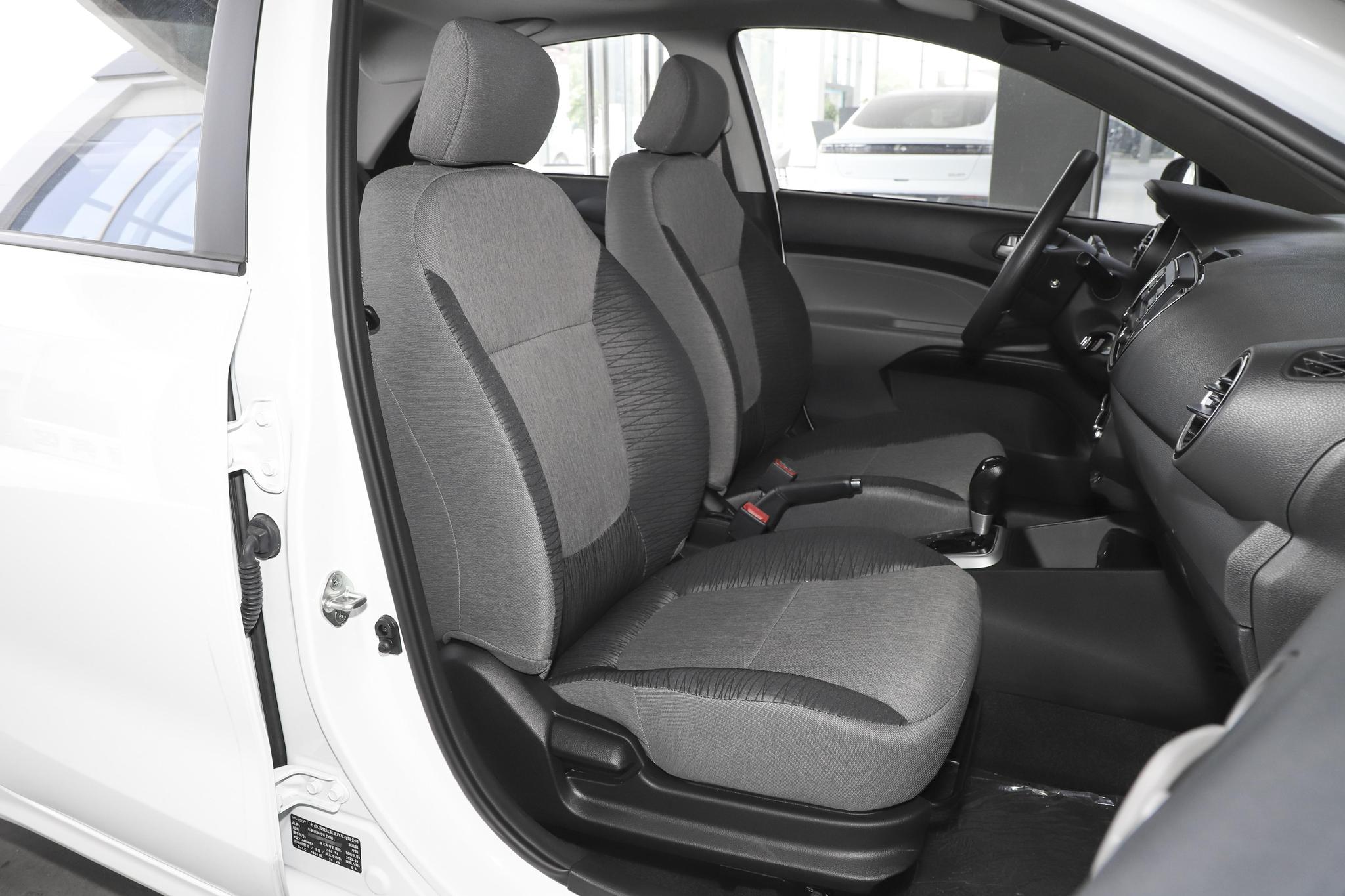 Discover Kia Kia Pegas Exterior Interior Images.Find all aspects and details of cars.