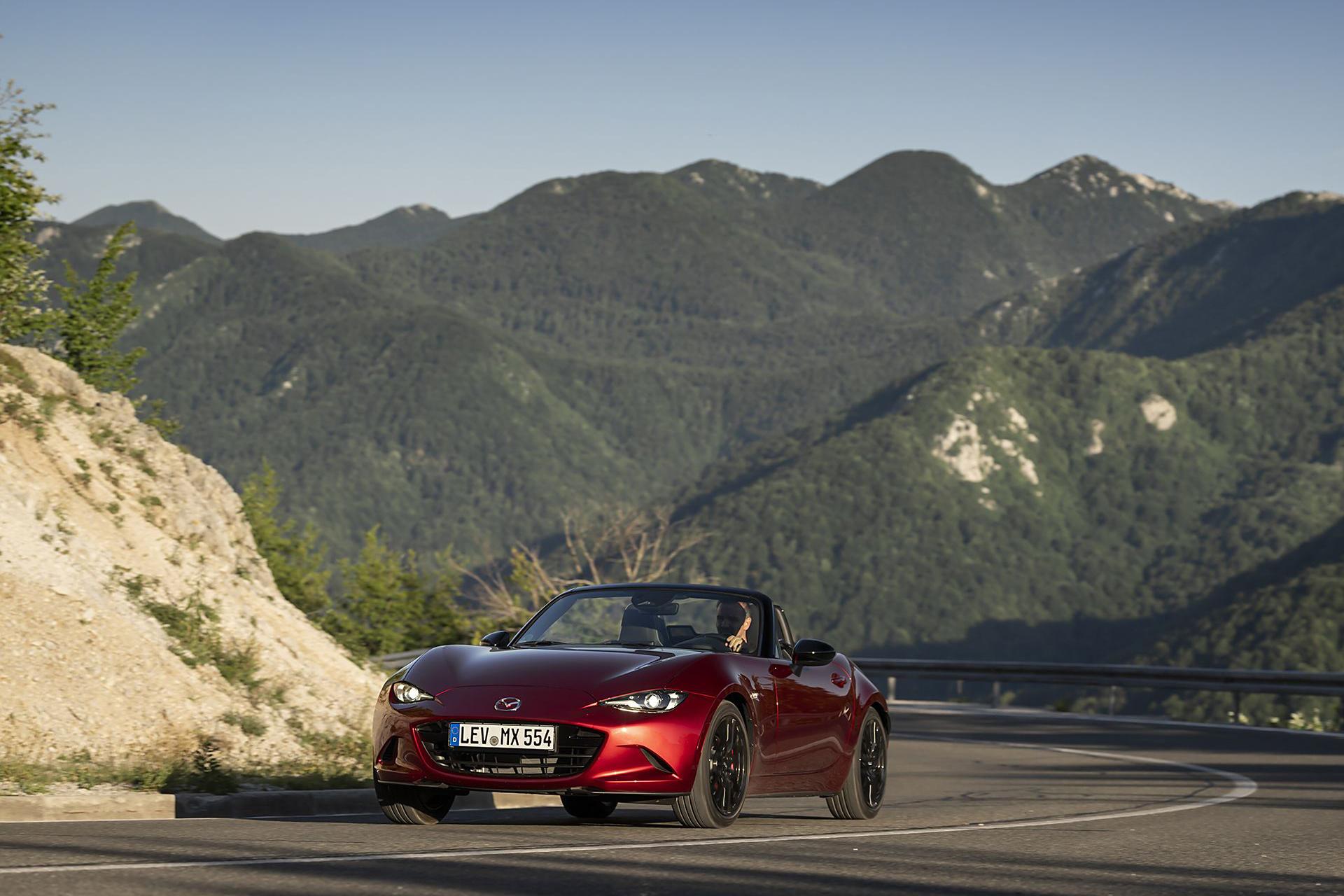 Discover Mazda Mazda MX5 Exterior Interior Images.Find all aspects and details of cars.