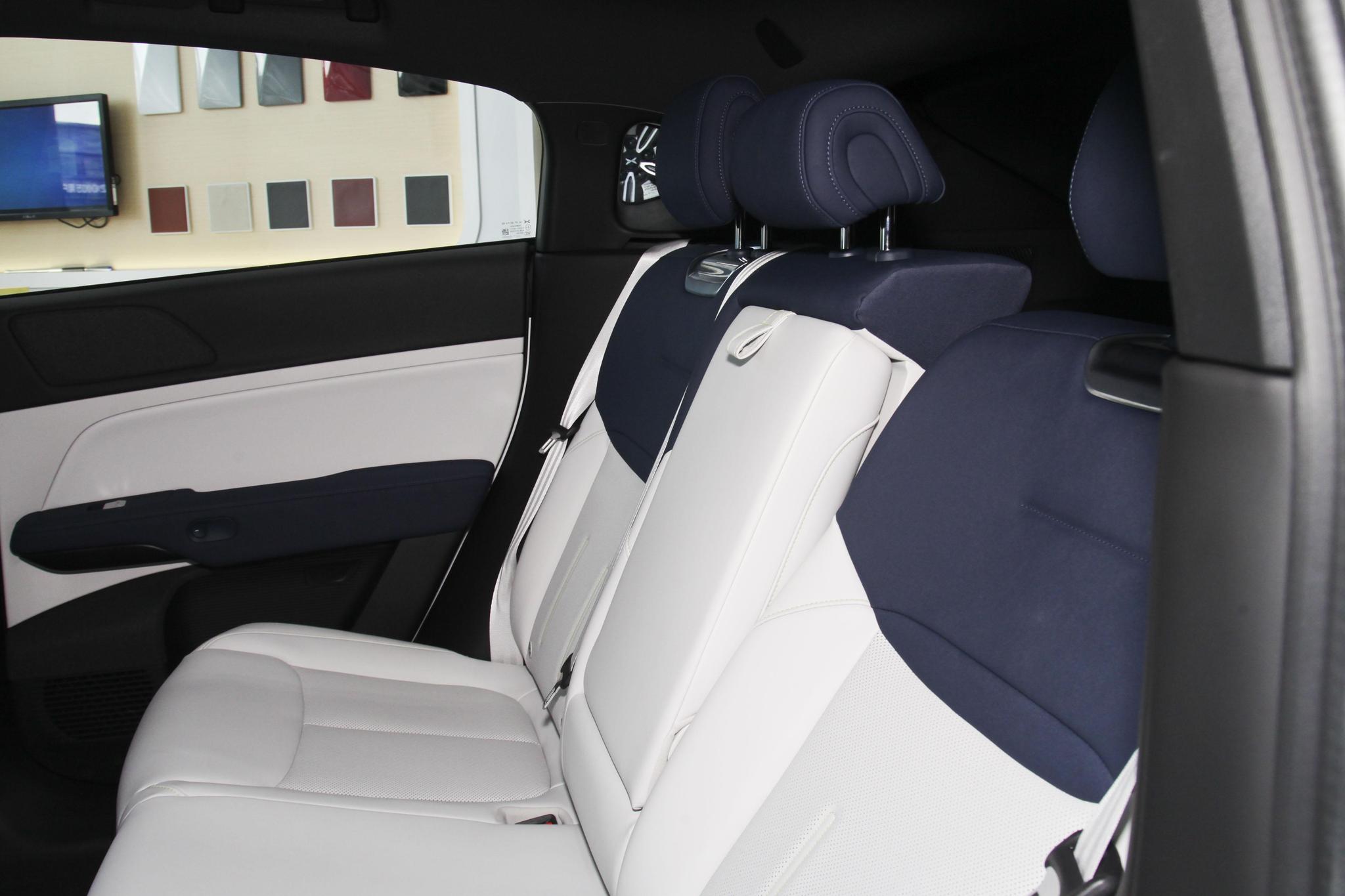 Discover Xpeng Motors XPeng G6 Exterior Interior Images.Find all aspects and details of cars.