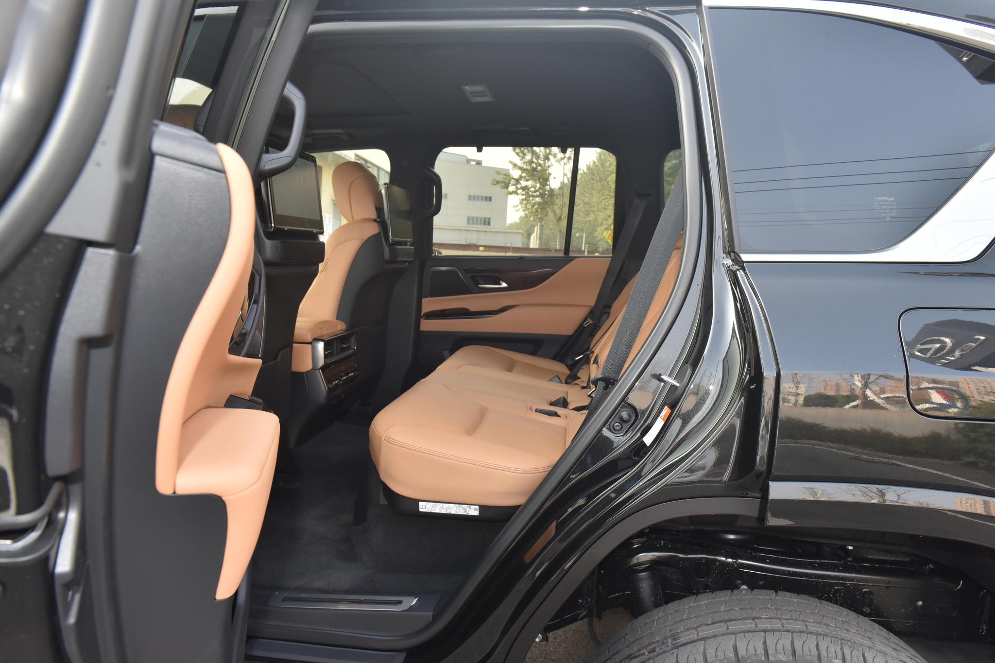 Discover Lexus Lexus LX Exterior Interior Images.Find all aspects and details of cars.