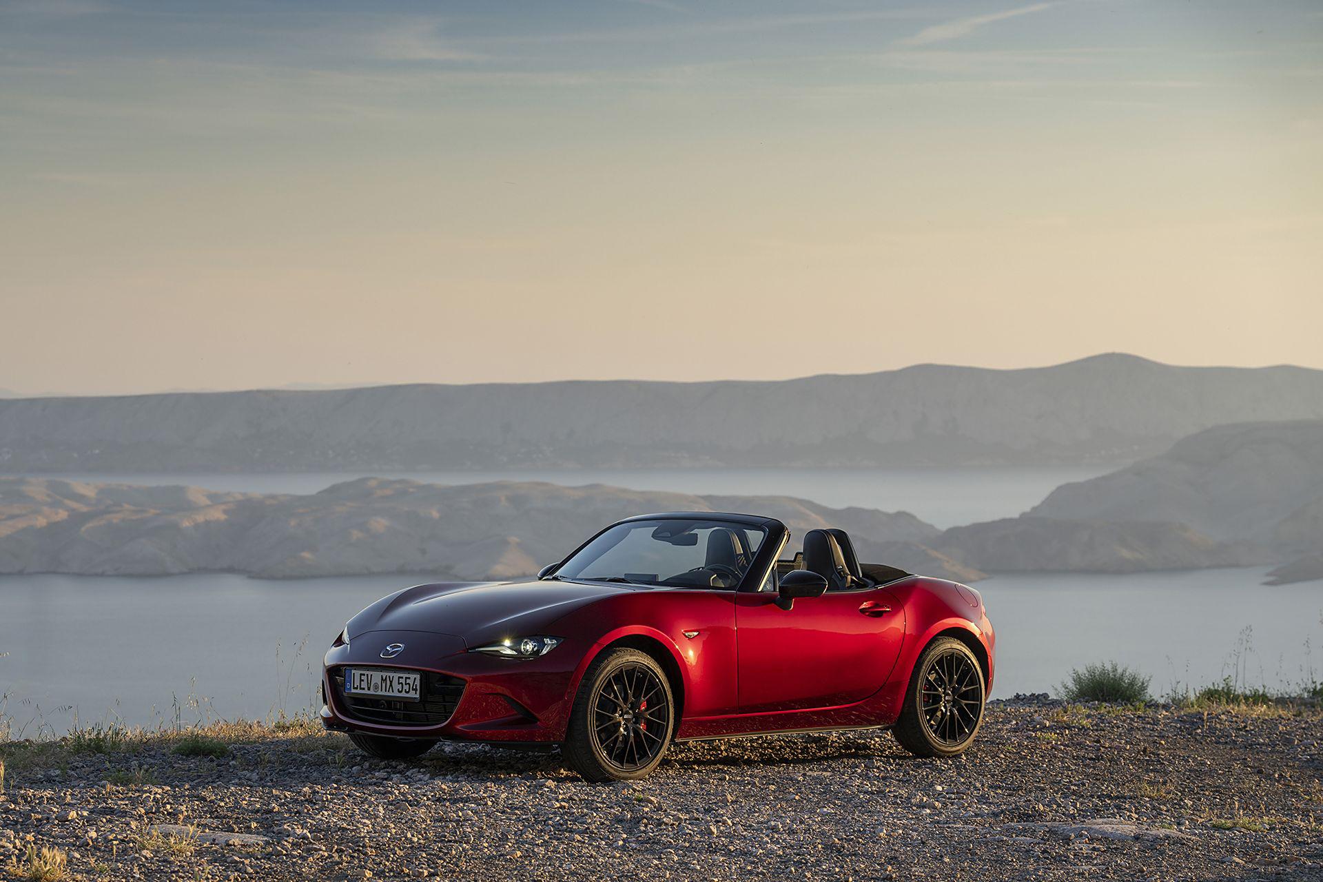 Discover Mazda Mazda MX5 Exterior Interior Images.Find all aspects and details of cars.