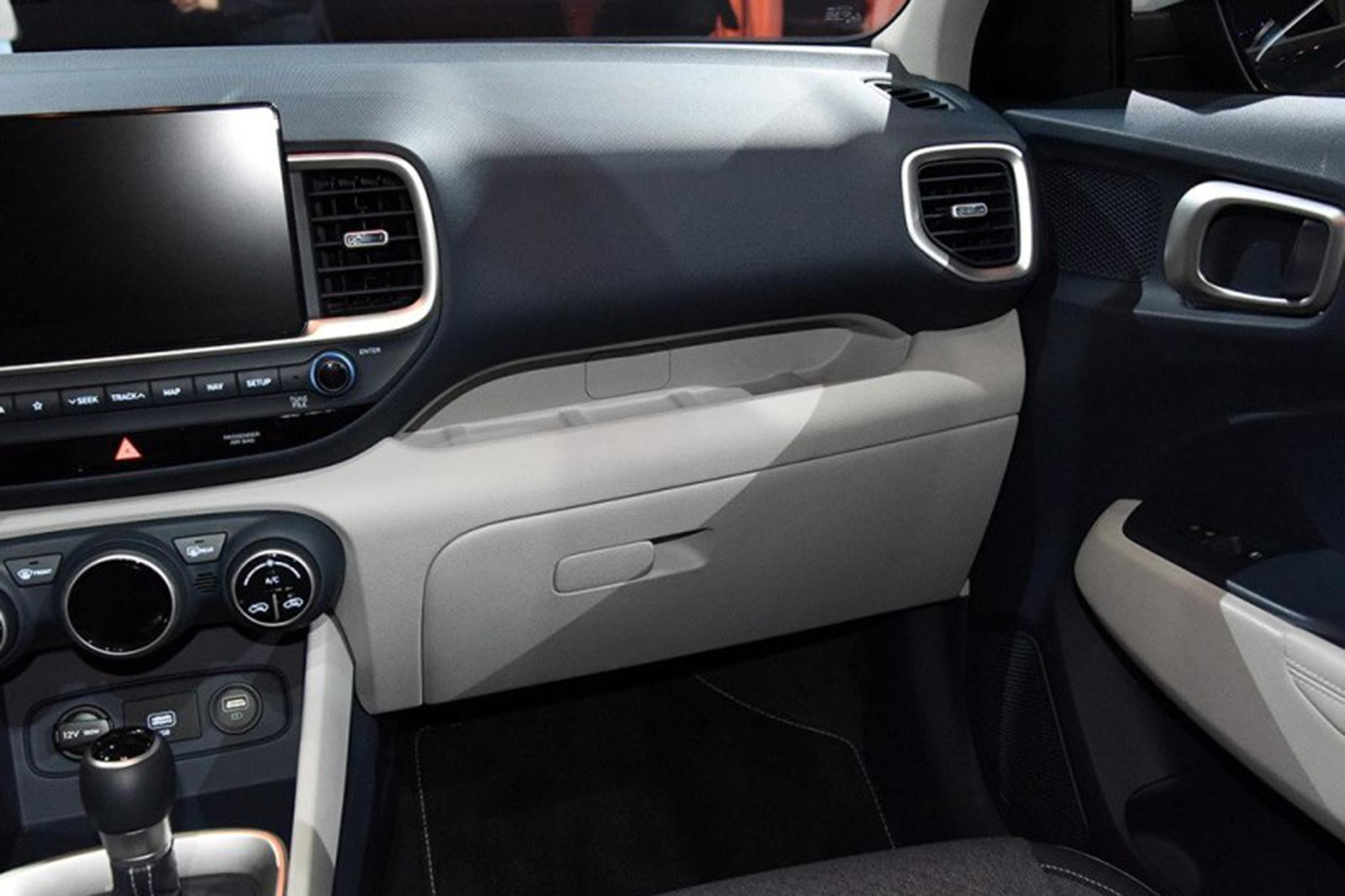 Discover Hyundai Hyundai Venue Exterior Interior Images.Find all aspects and details of cars.