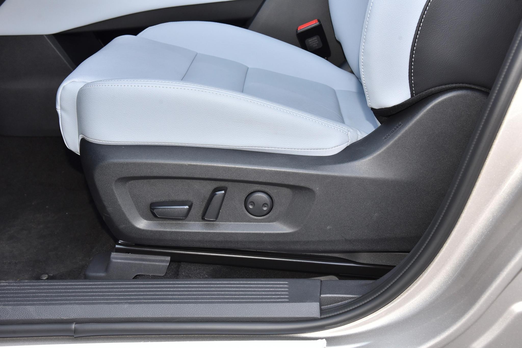 Discover Nissan Nissan XTrail Exterior Interior Images.Find all aspects and details of cars.