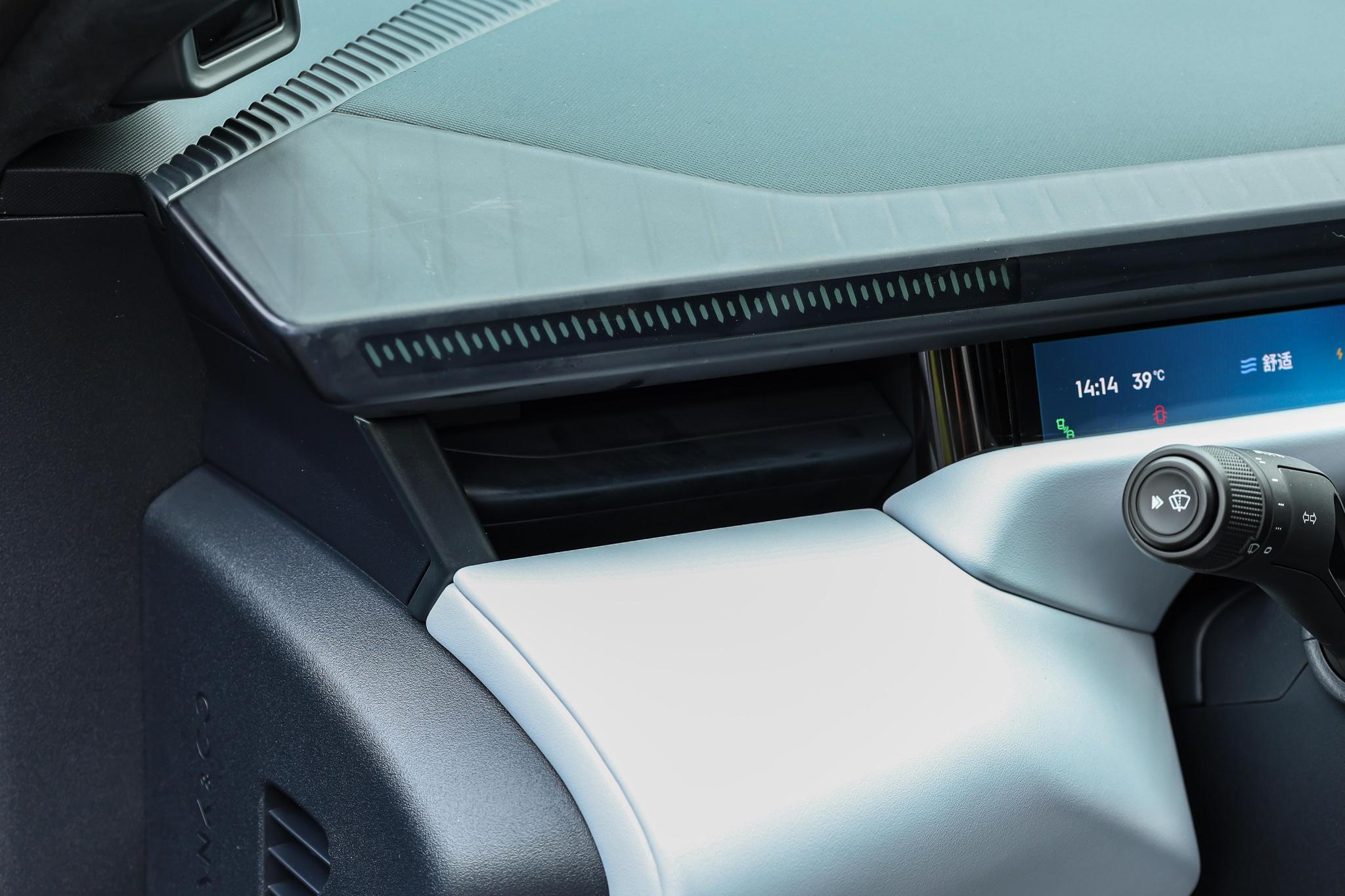 Discover LYNK&CO Lynk & Co Z10 Exterior Interior Images.Find all aspects and details of cars.