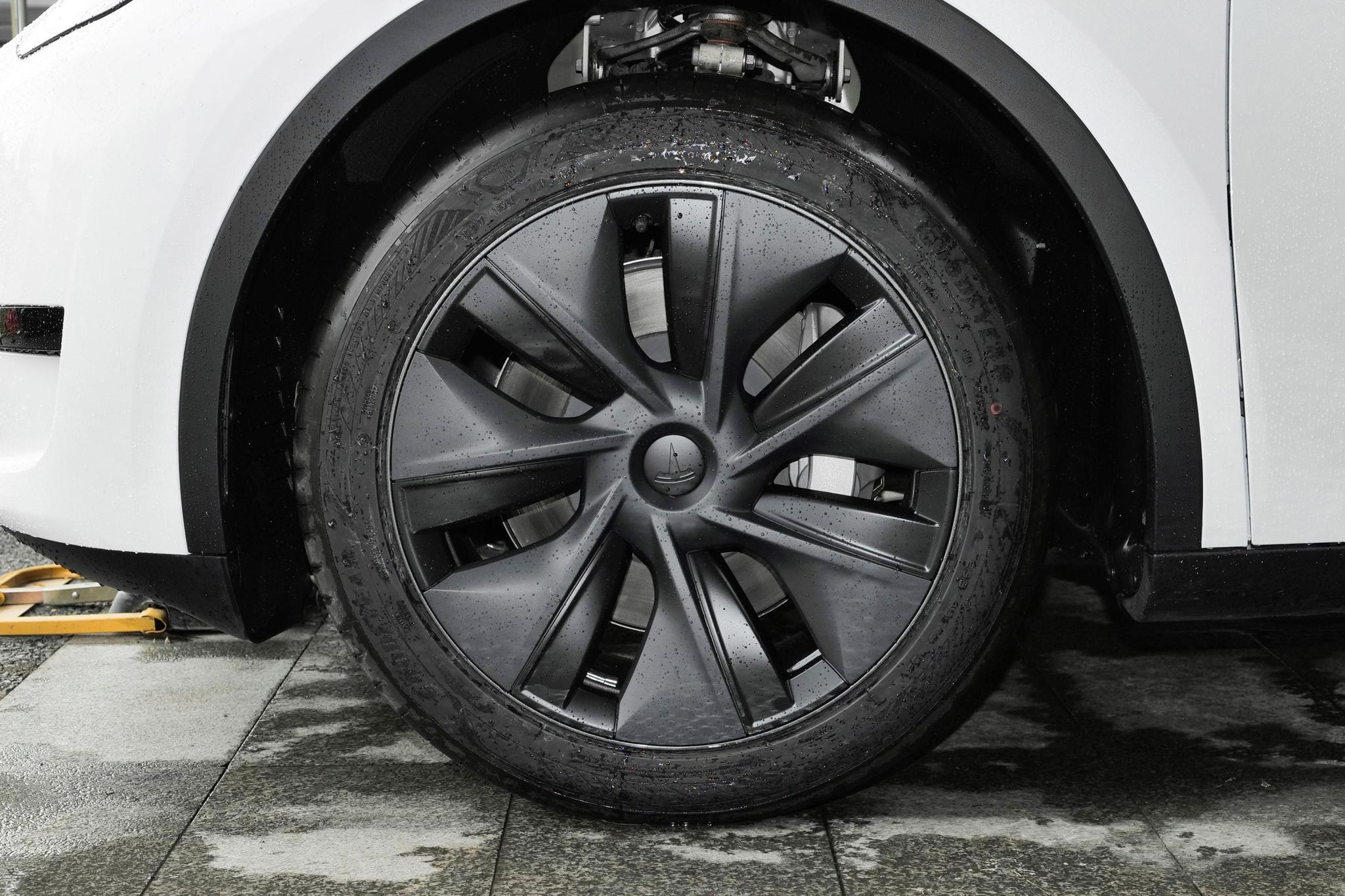 the 7th exterior image of Tesla Model Y.