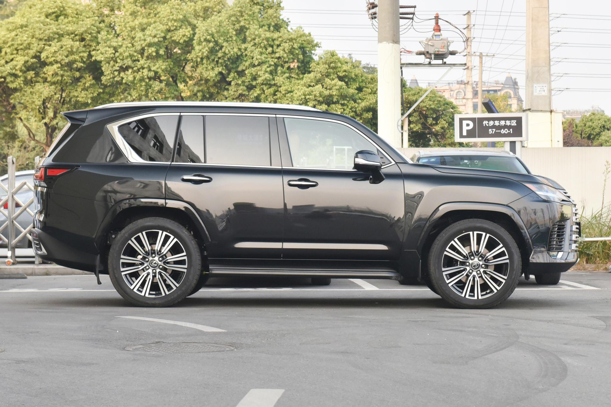 Discover Lexus Lexus LX Exterior Interior Images.Find all aspects and details of cars.