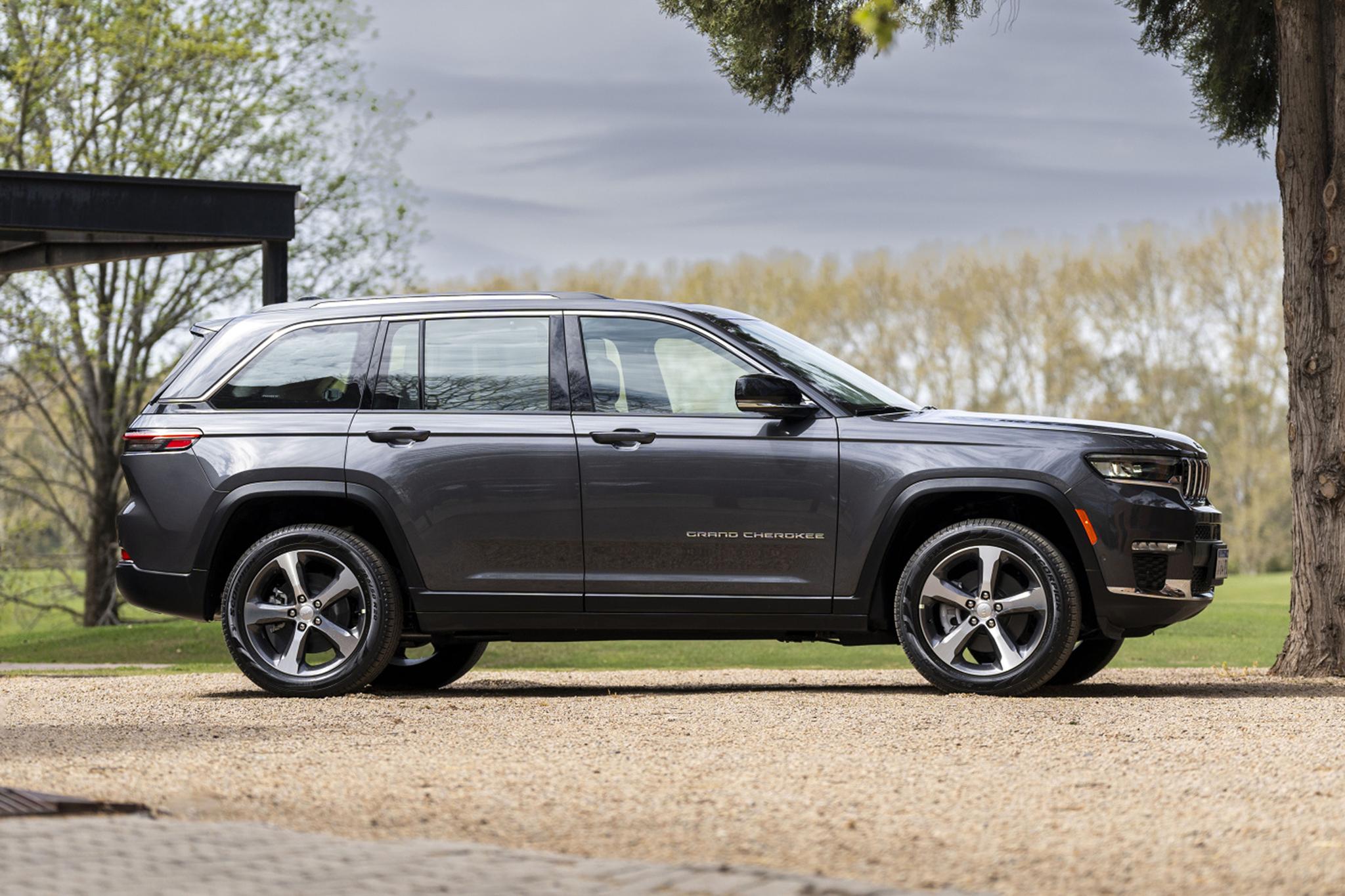 Discover Jeep Jeep Grand Cherokee Exterior Interior Images.Find all aspects and details of cars.