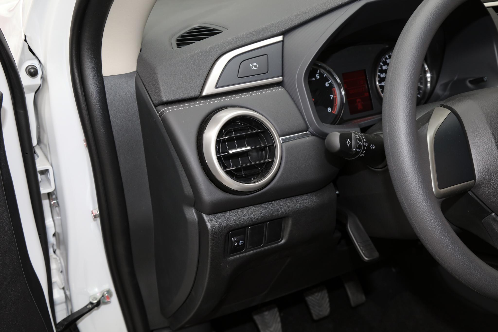 Discover Mitsubishi Mitsubishi ASX Exterior Interior Images.Find all aspects and details of cars.