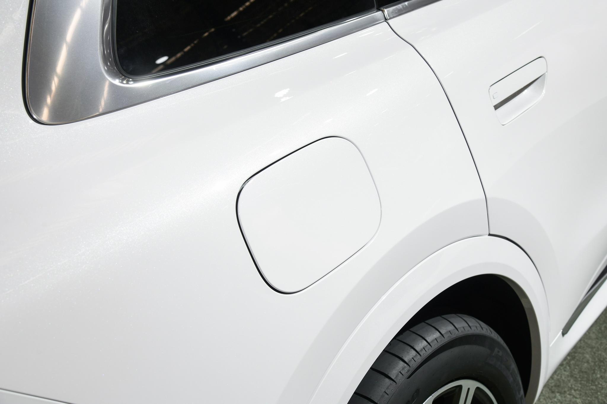 the 17th exterior image of Seres Aito M8.