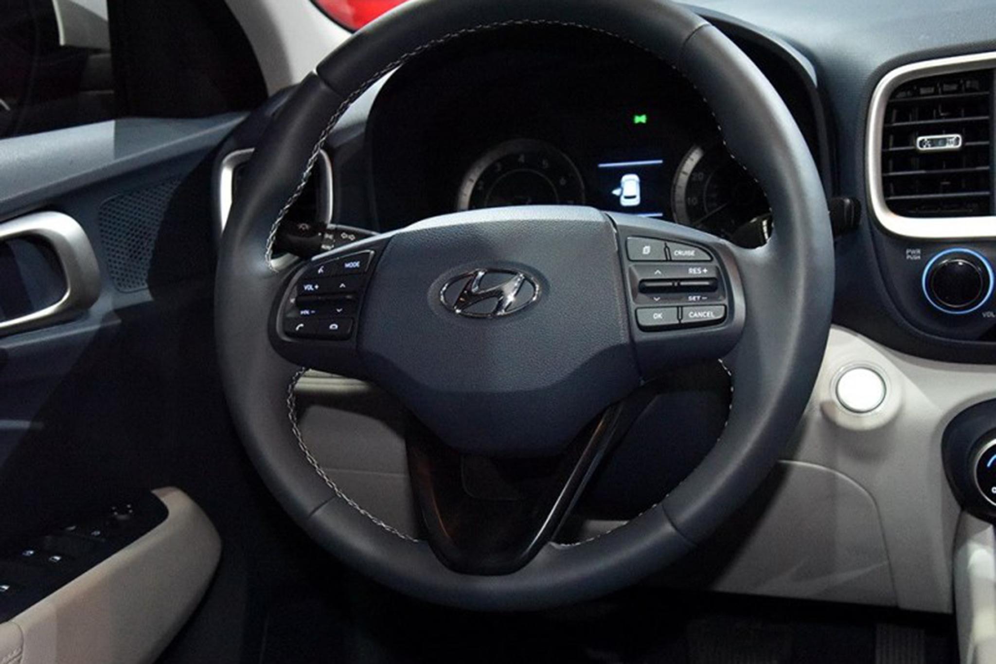 Discover Hyundai Hyundai Venue Exterior Interior Images.Find all aspects and details of cars.