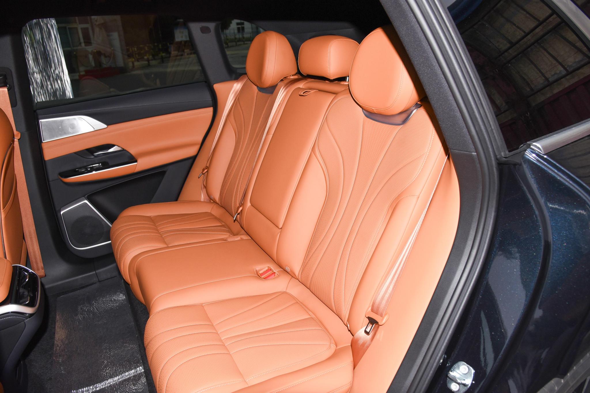 Discover Xpeng Motors Xpeng G9 Exterior Interior Images.Find all aspects and details of cars.