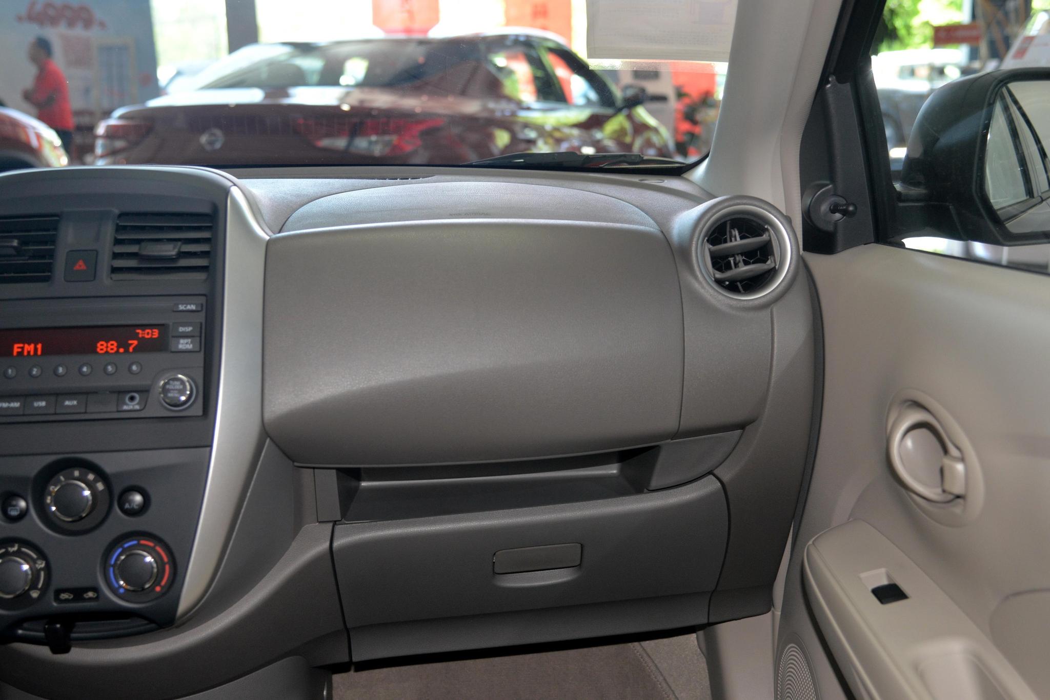 Discover Nissan Nissan Sunny Exterior Interior Images.Find all aspects and details of cars.