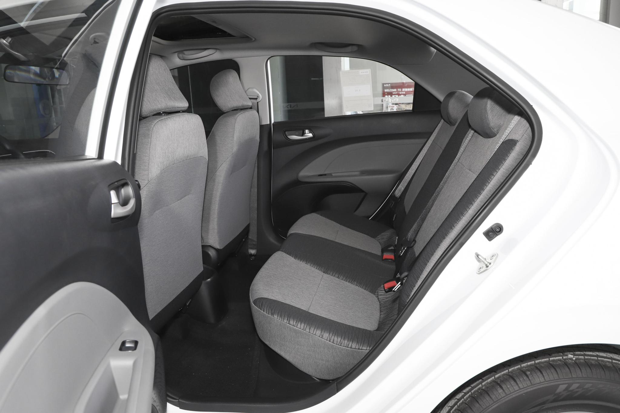 Discover Kia Kia Pegas Exterior Interior Images.Find all aspects and details of cars.