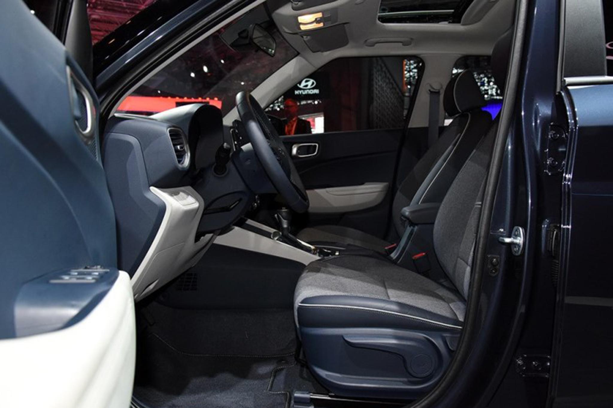 Discover Hyundai Hyundai Venue Exterior Interior Images.Find all aspects and details of cars.