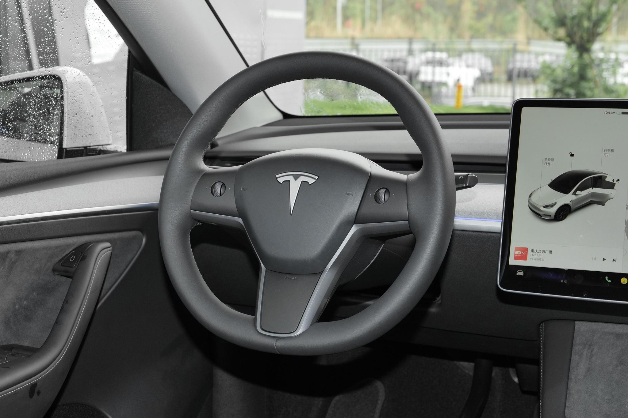 the 17th interior image of Tesla Model Y.