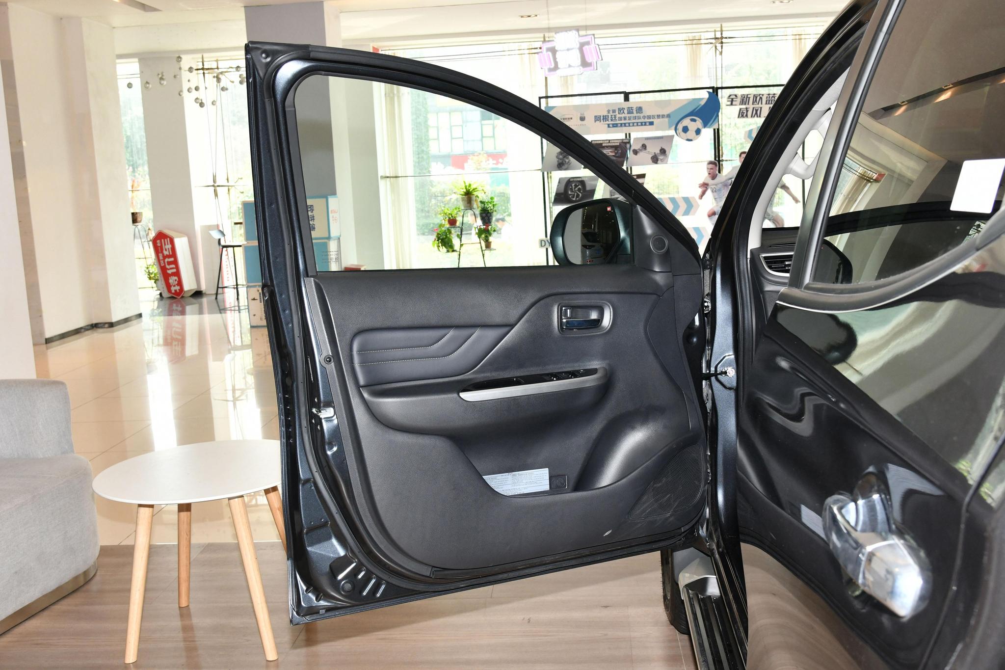 Discover Mitsubishi Mitsubishi L200 Exterior Interior Images.Find all aspects and details of cars.