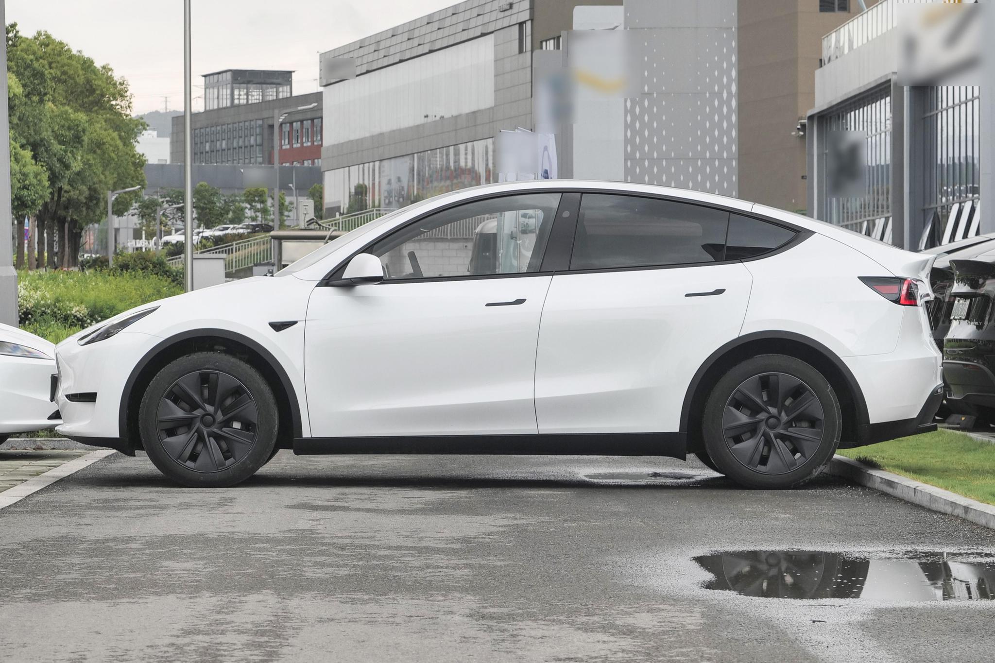 the 1th exterior image of Tesla Model Y.